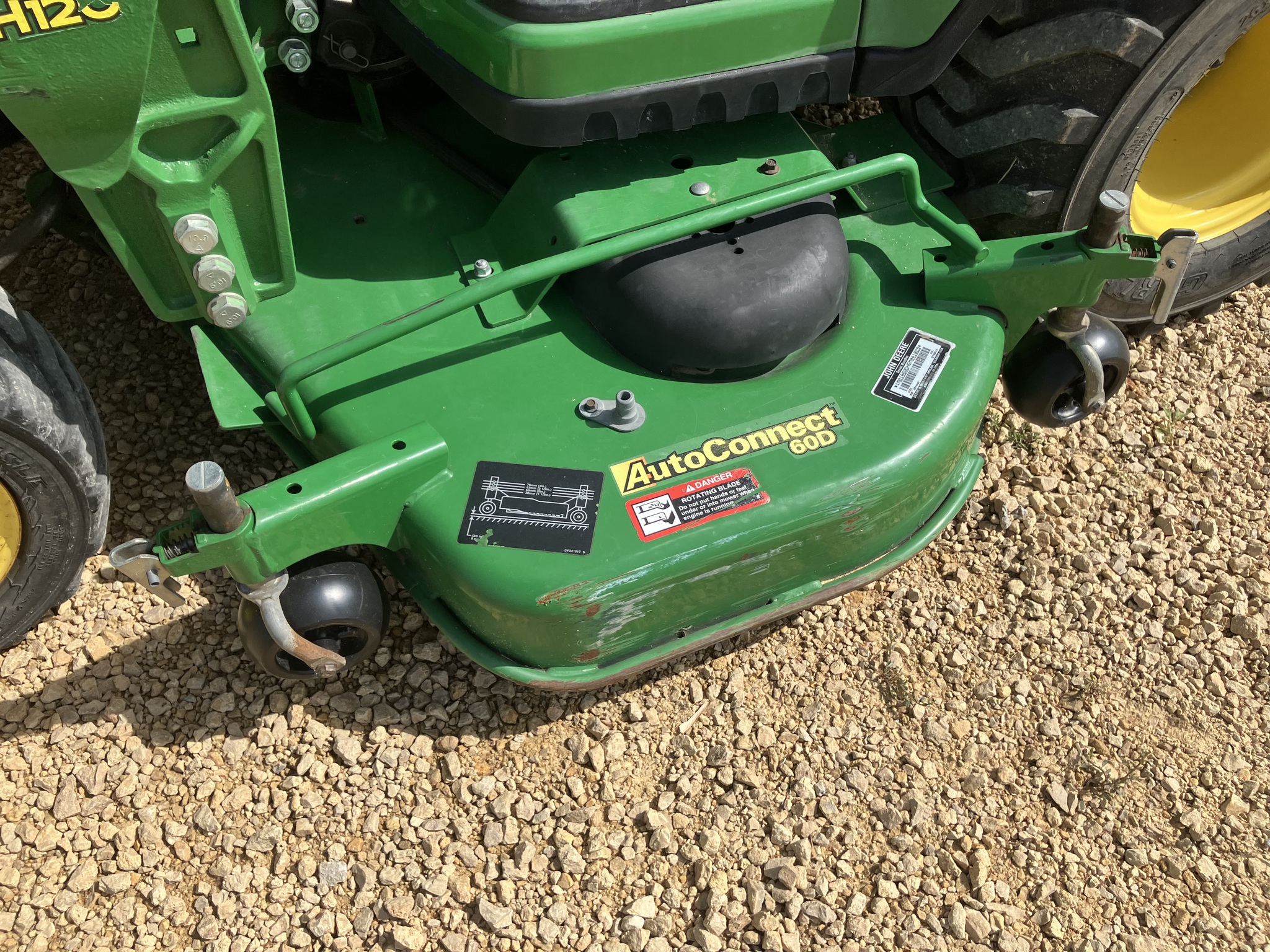 2013 John Deere 1025R Image 11