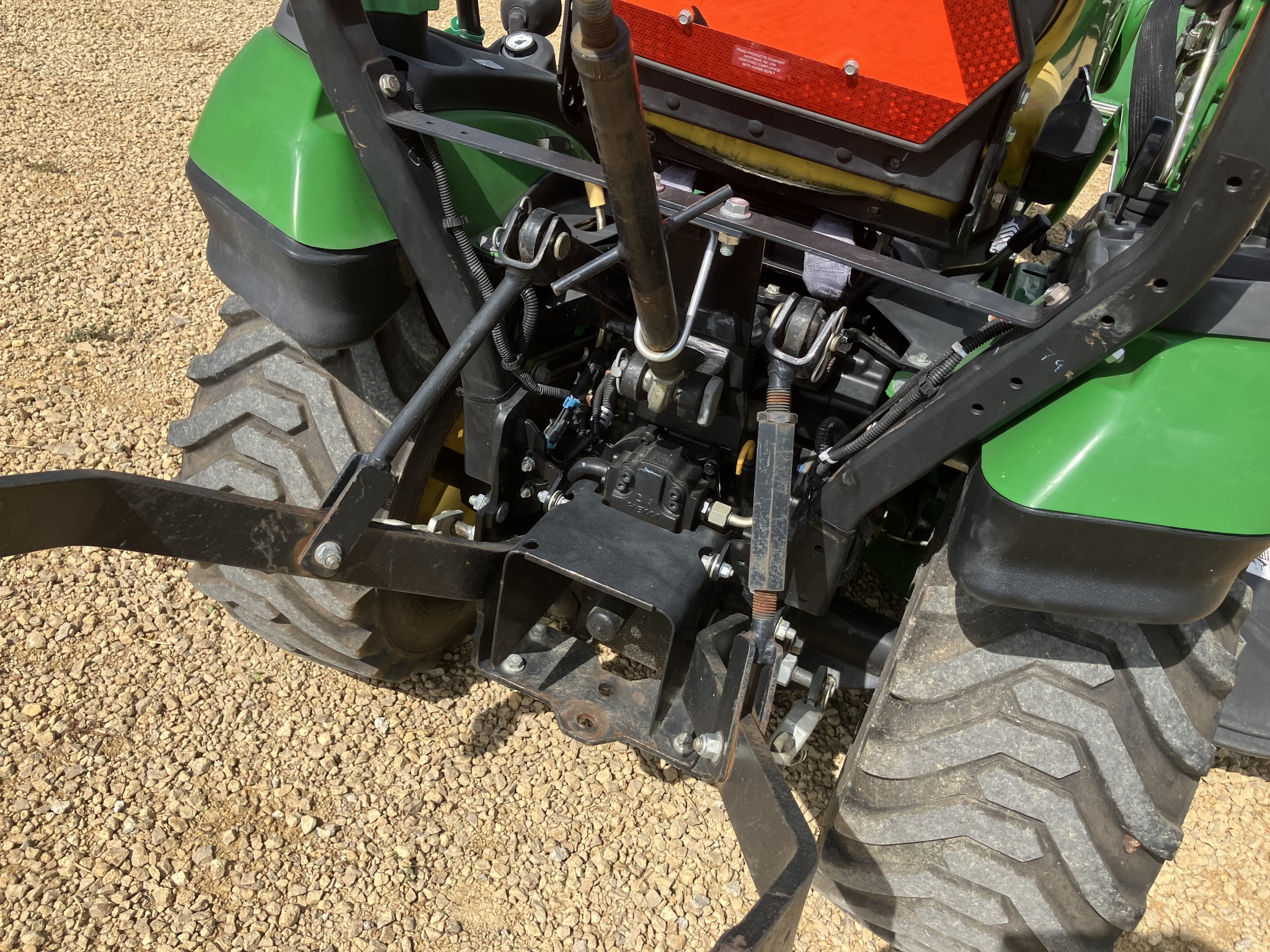 2013 John Deere 1025R Image 10