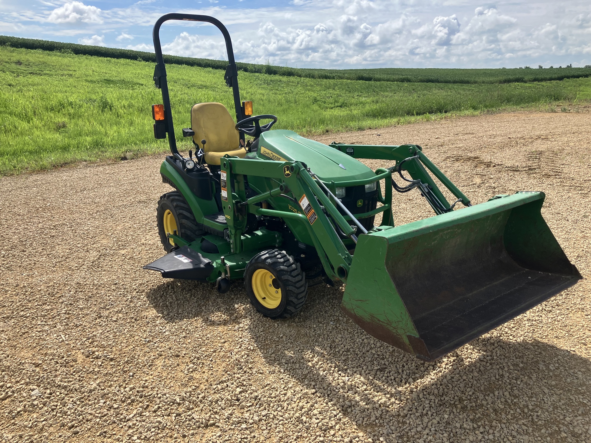 2013 John Deere 1025R Image 4