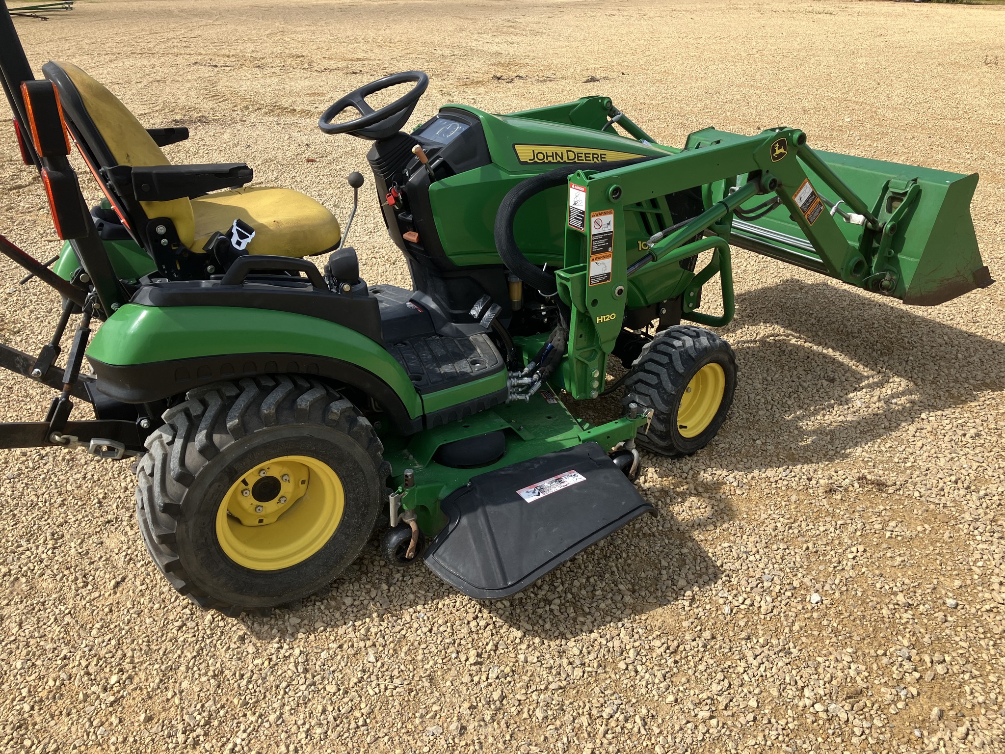 2013 John Deere 1025R Image 5