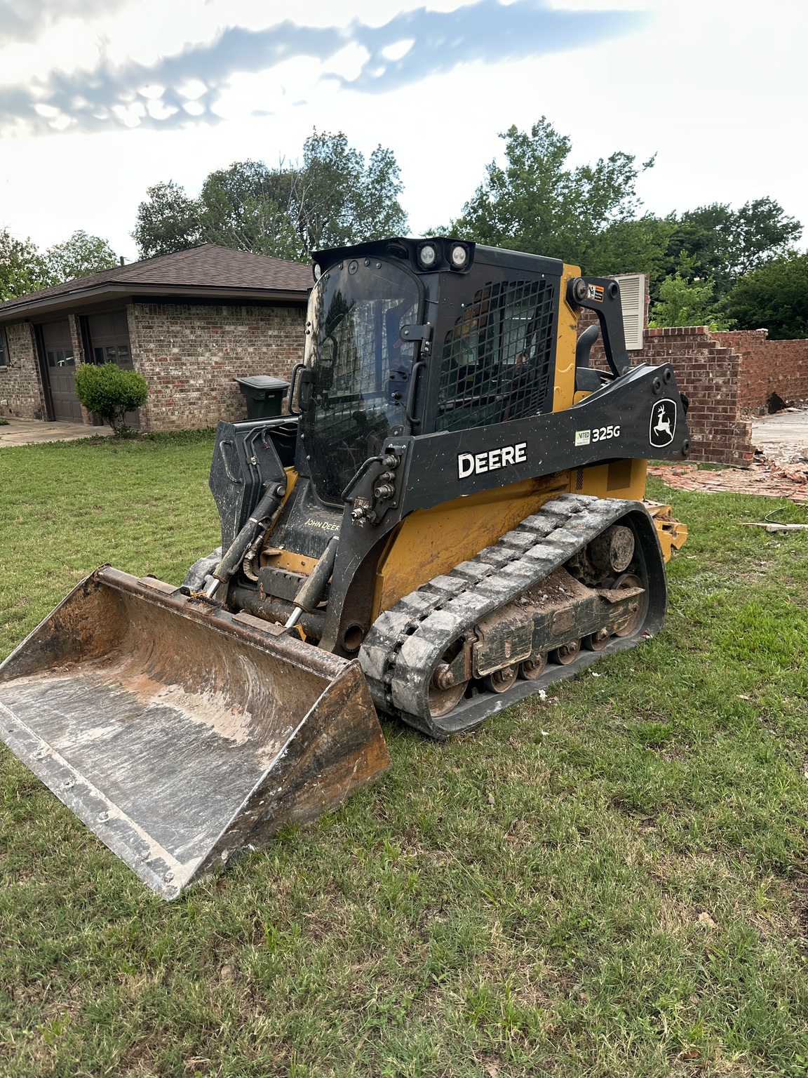 2021 John Deere 325G Image 4