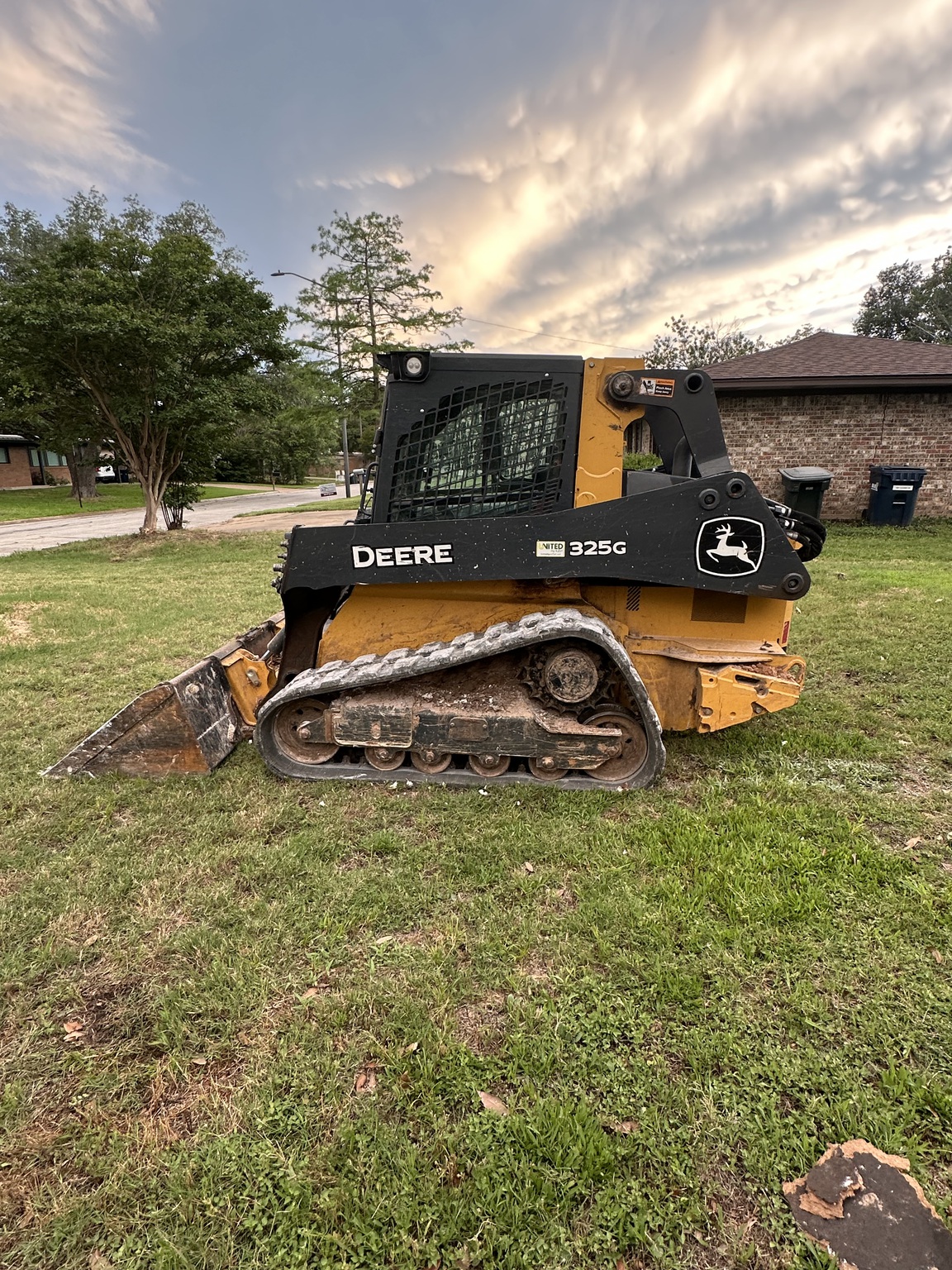 2021 John Deere 325G Image 3