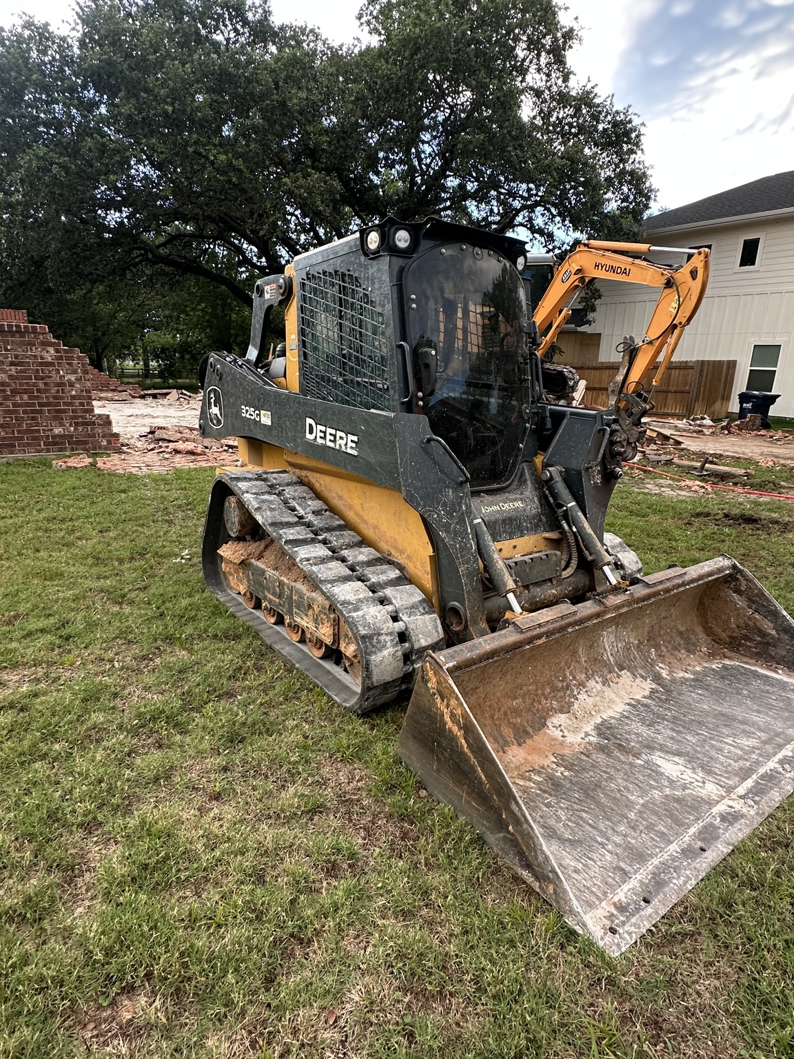 2021 John Deere 325G Image 9