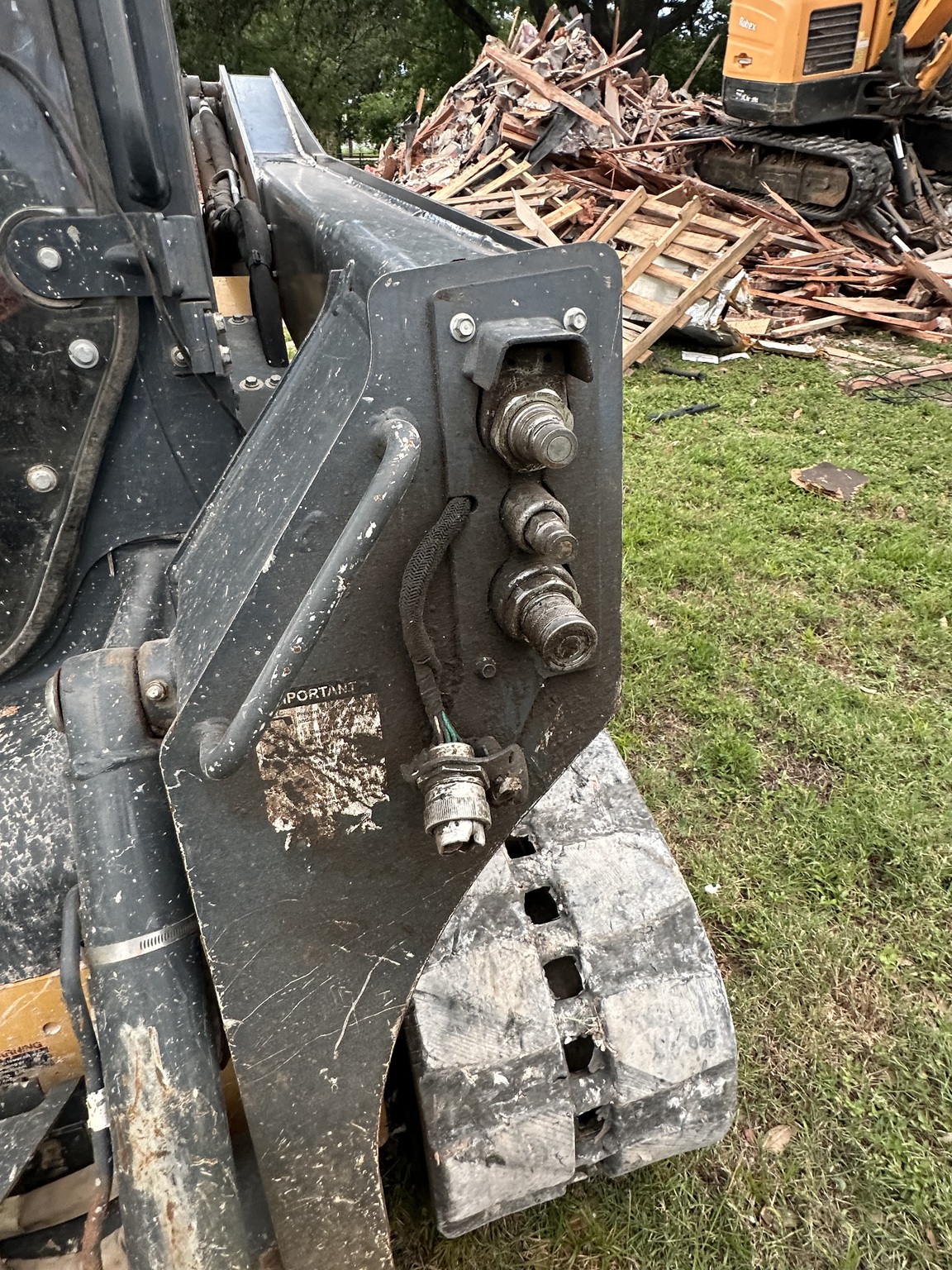 2021 John Deere 325G Image 25