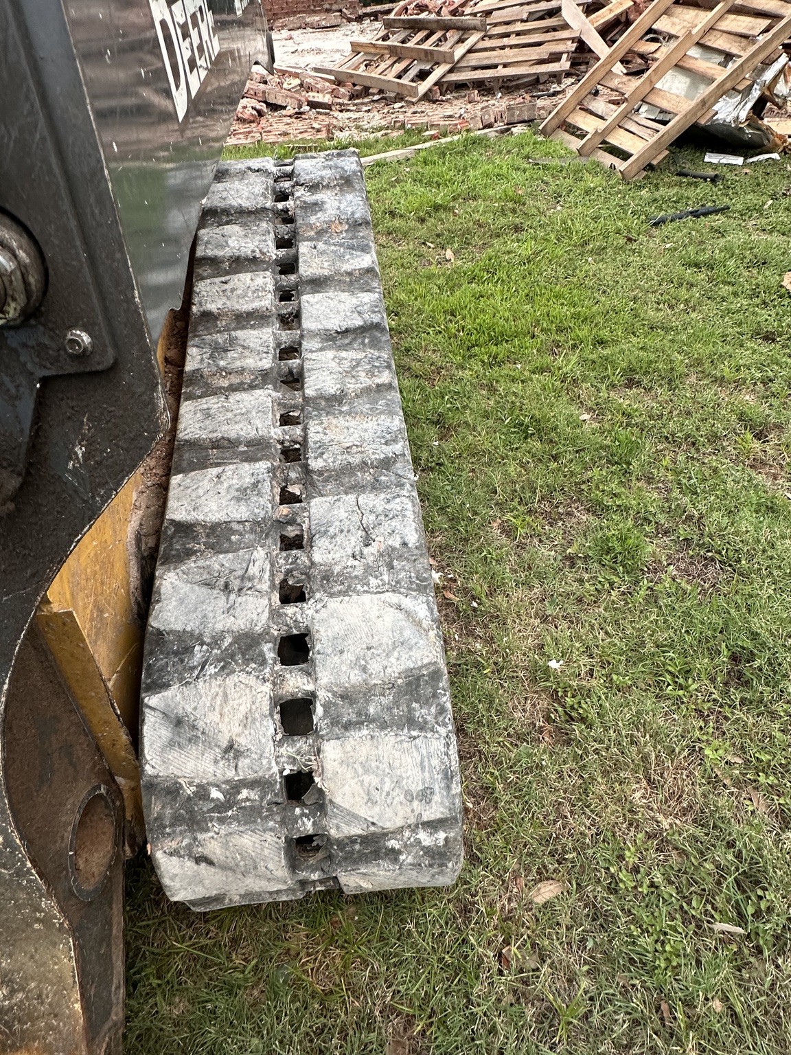 2021 John Deere 325G Image 31
