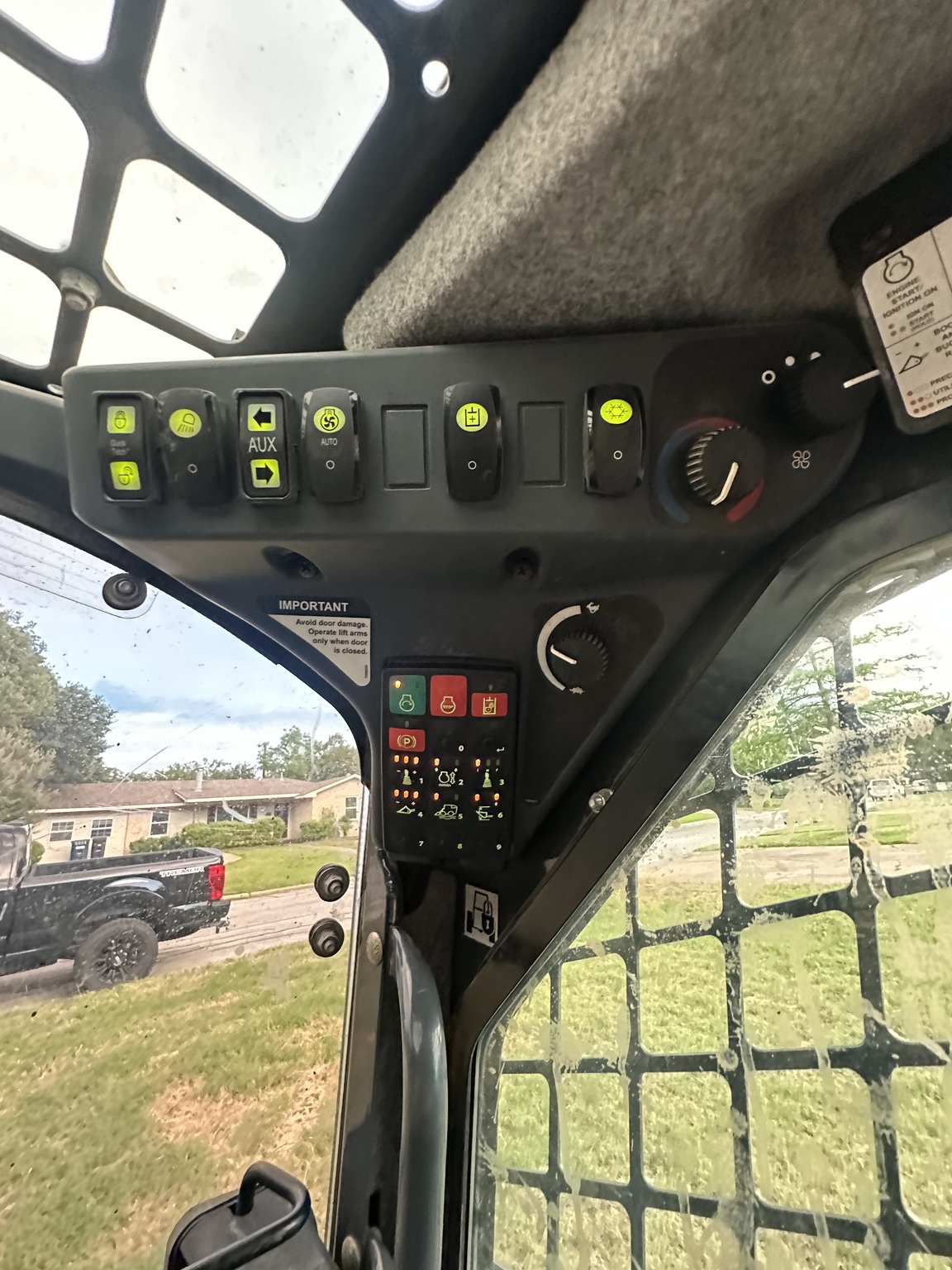 2021 John Deere 325G Image 18