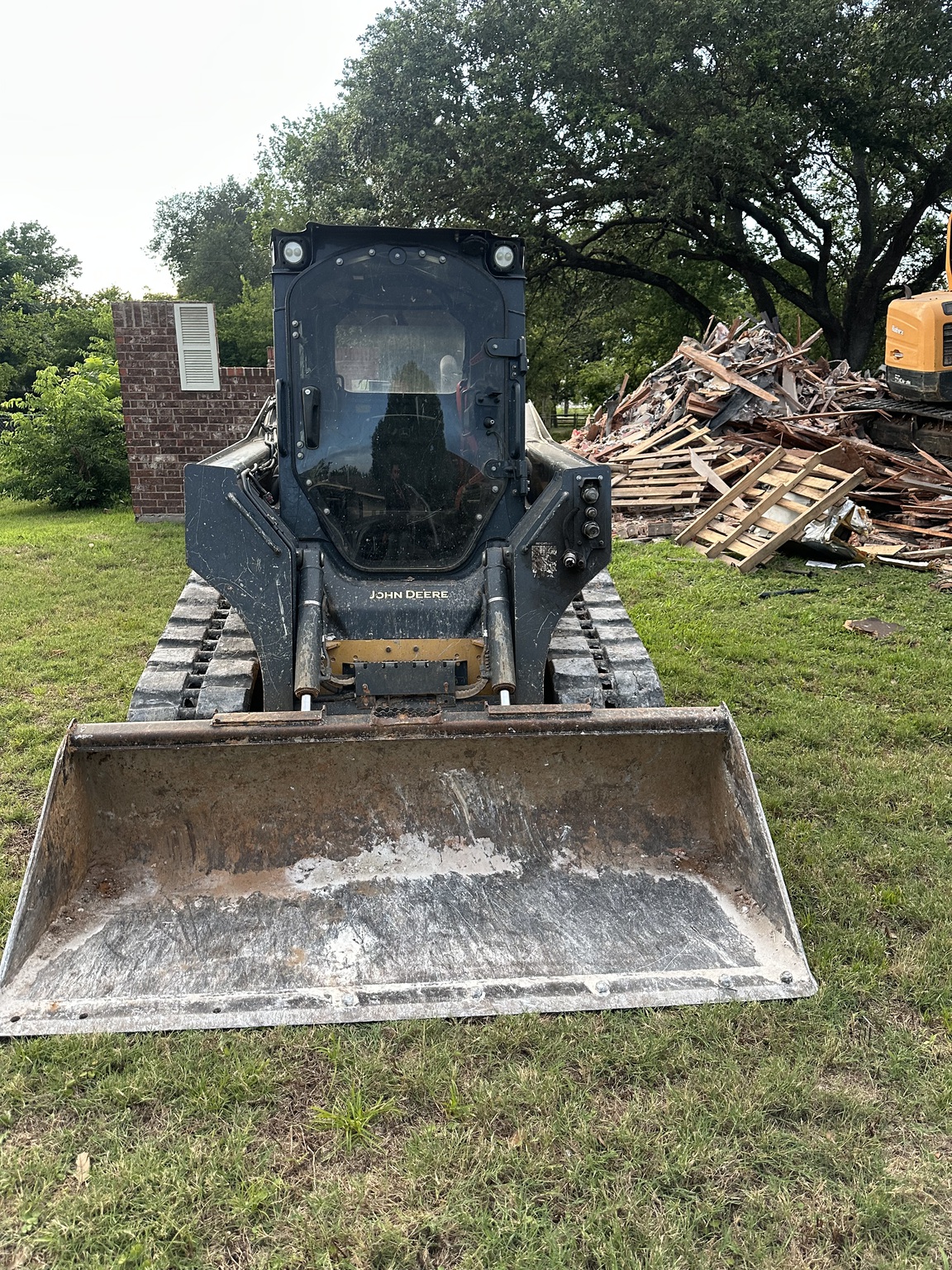 2021 John Deere 325G Image 8