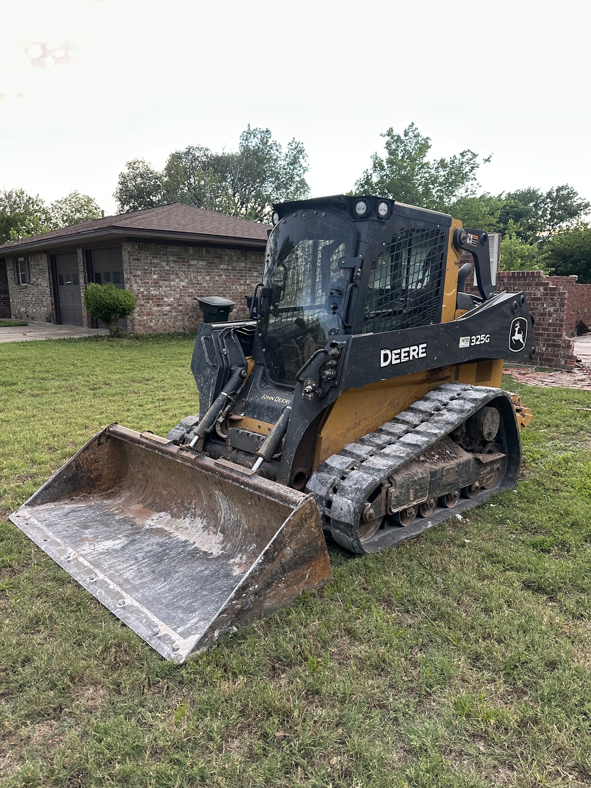 2021 John Deere 325G Image 5