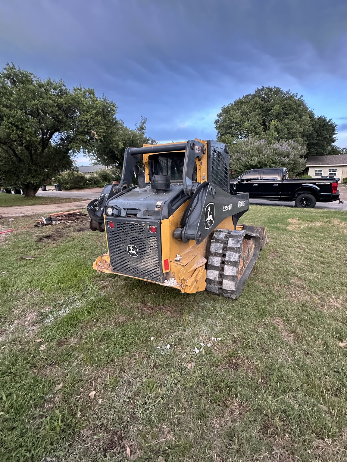2021 John Deere 325G Image 11