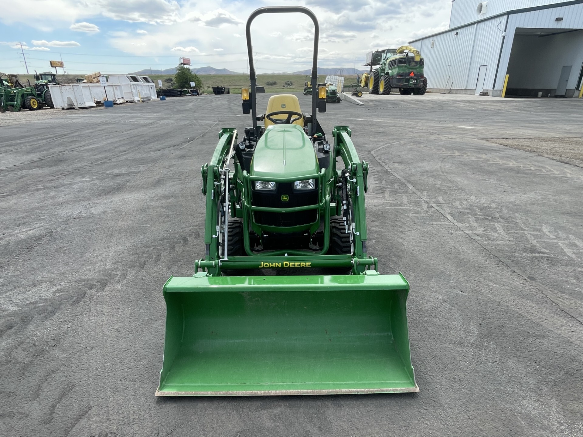2021 John Deere 1025R Image 2