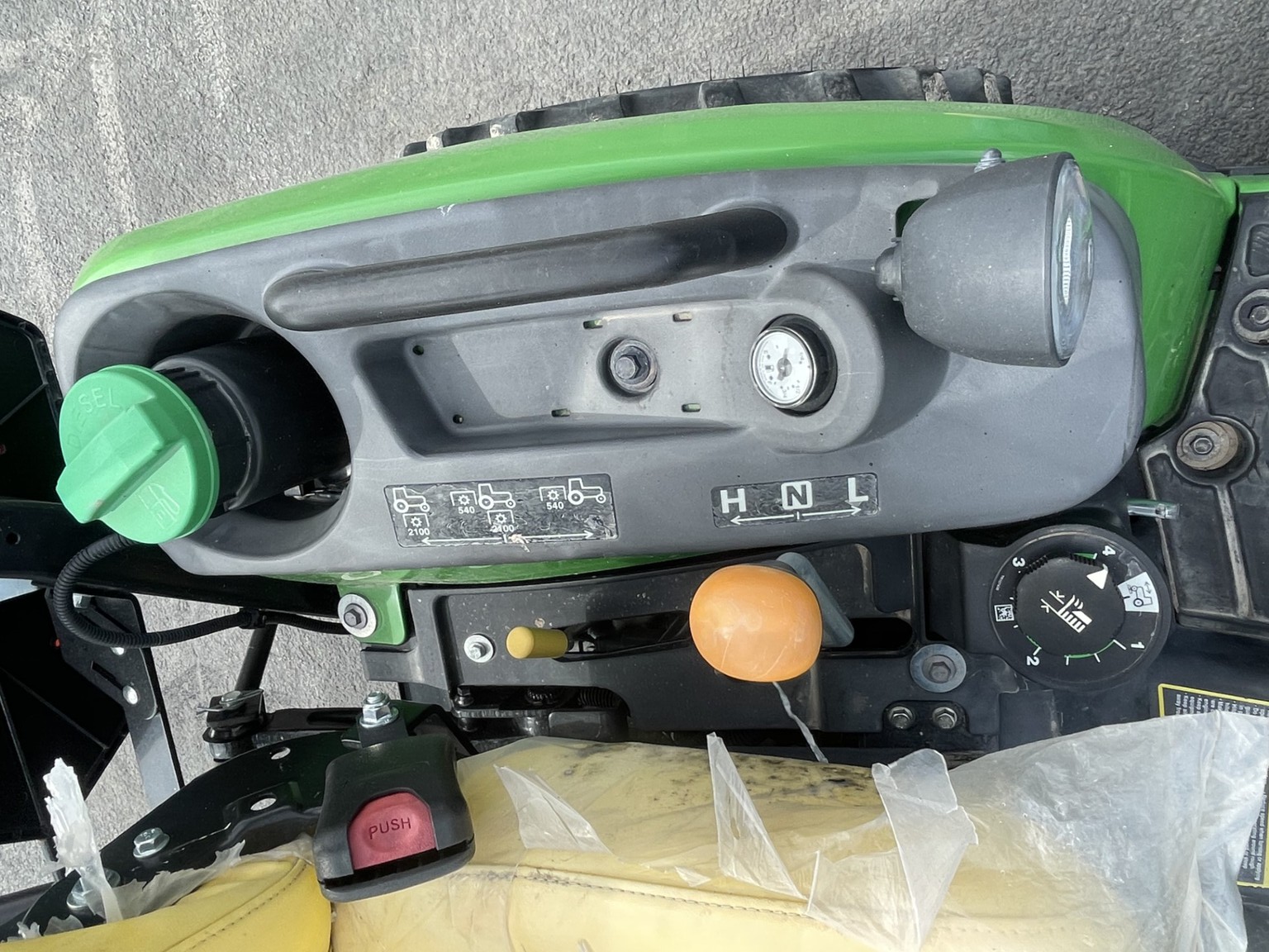 2021 John Deere 1025R Image 16