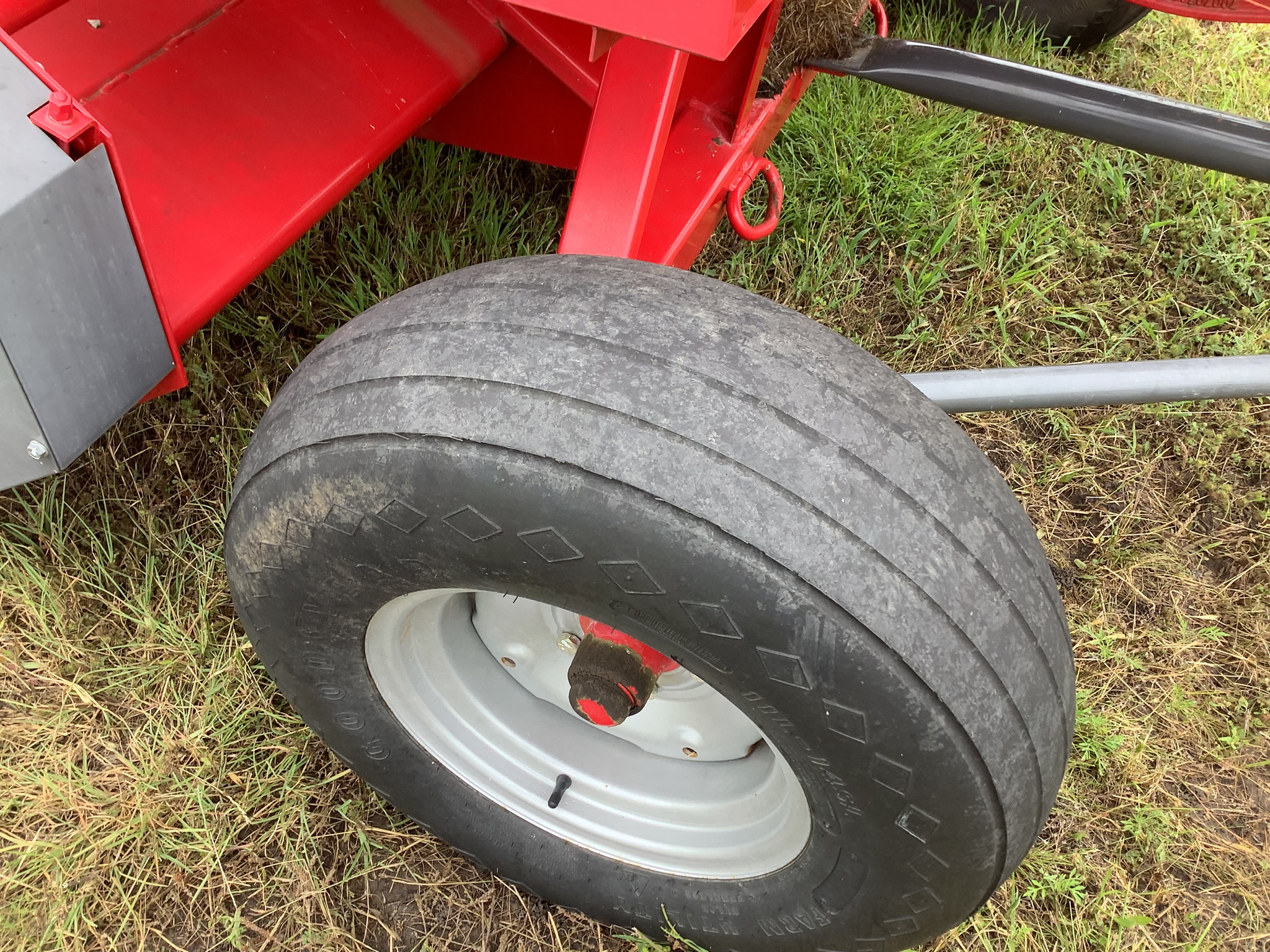 2013 Massey Ferguson 1837 Image 15