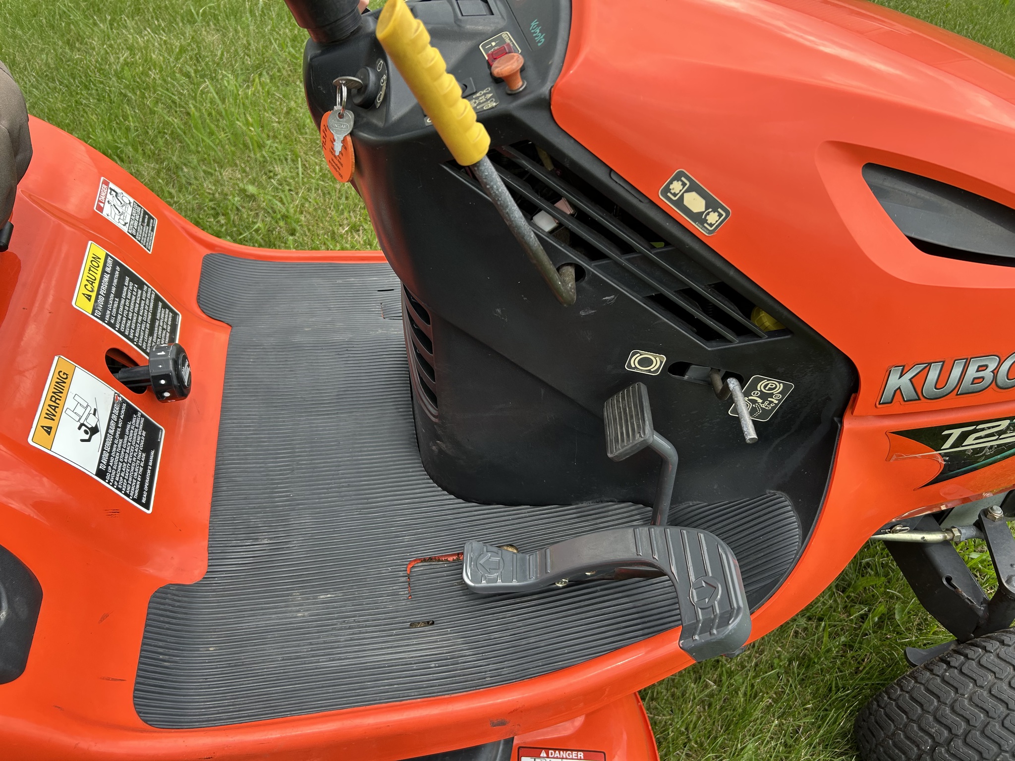 2014 Kubota T2380 Image 6