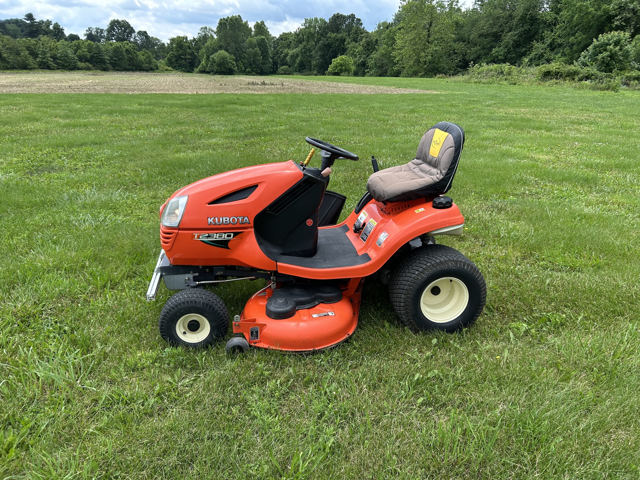 2014 Kubota T2380 Image 2