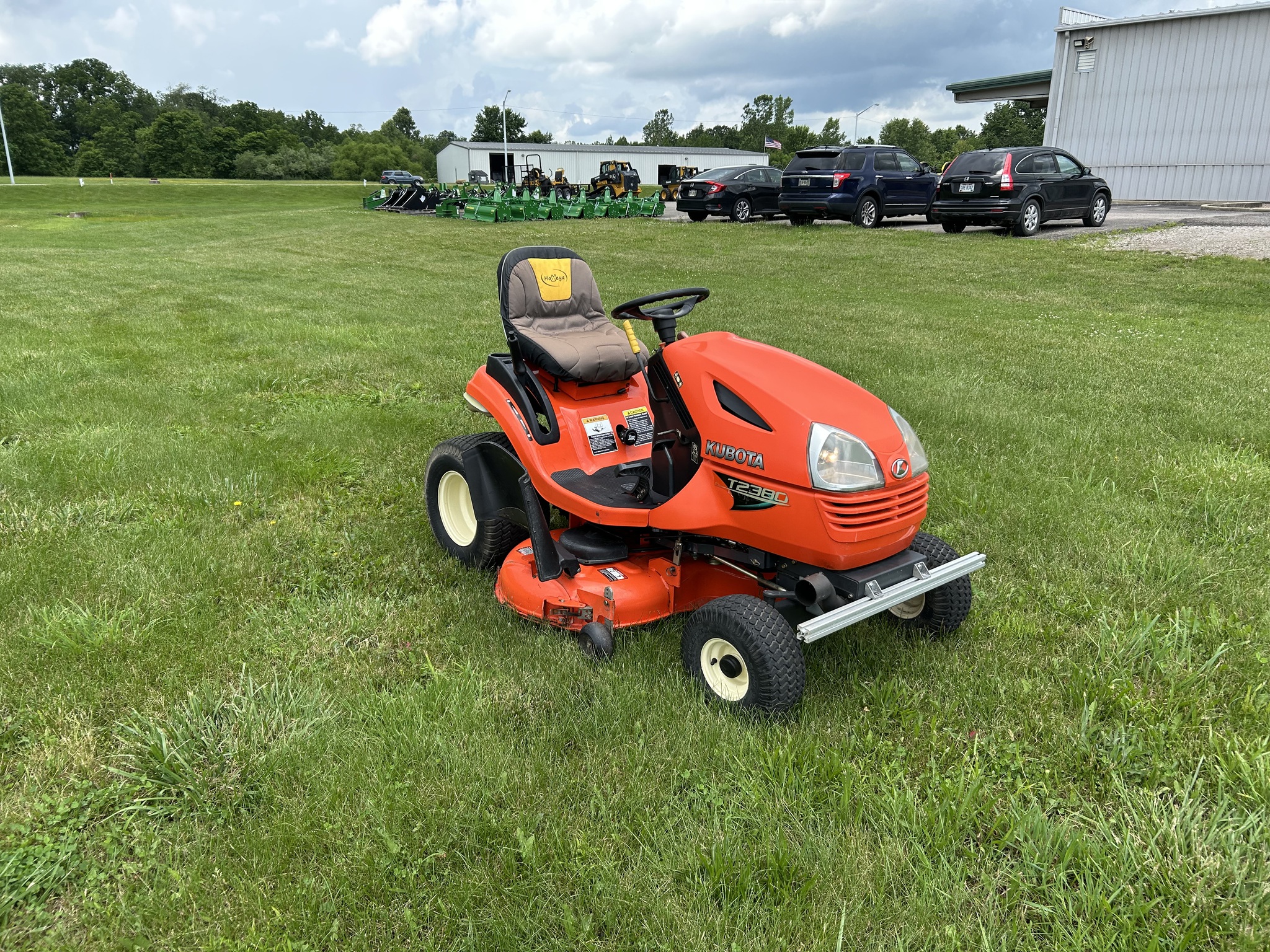 2014 Kubota T2380 Image 3