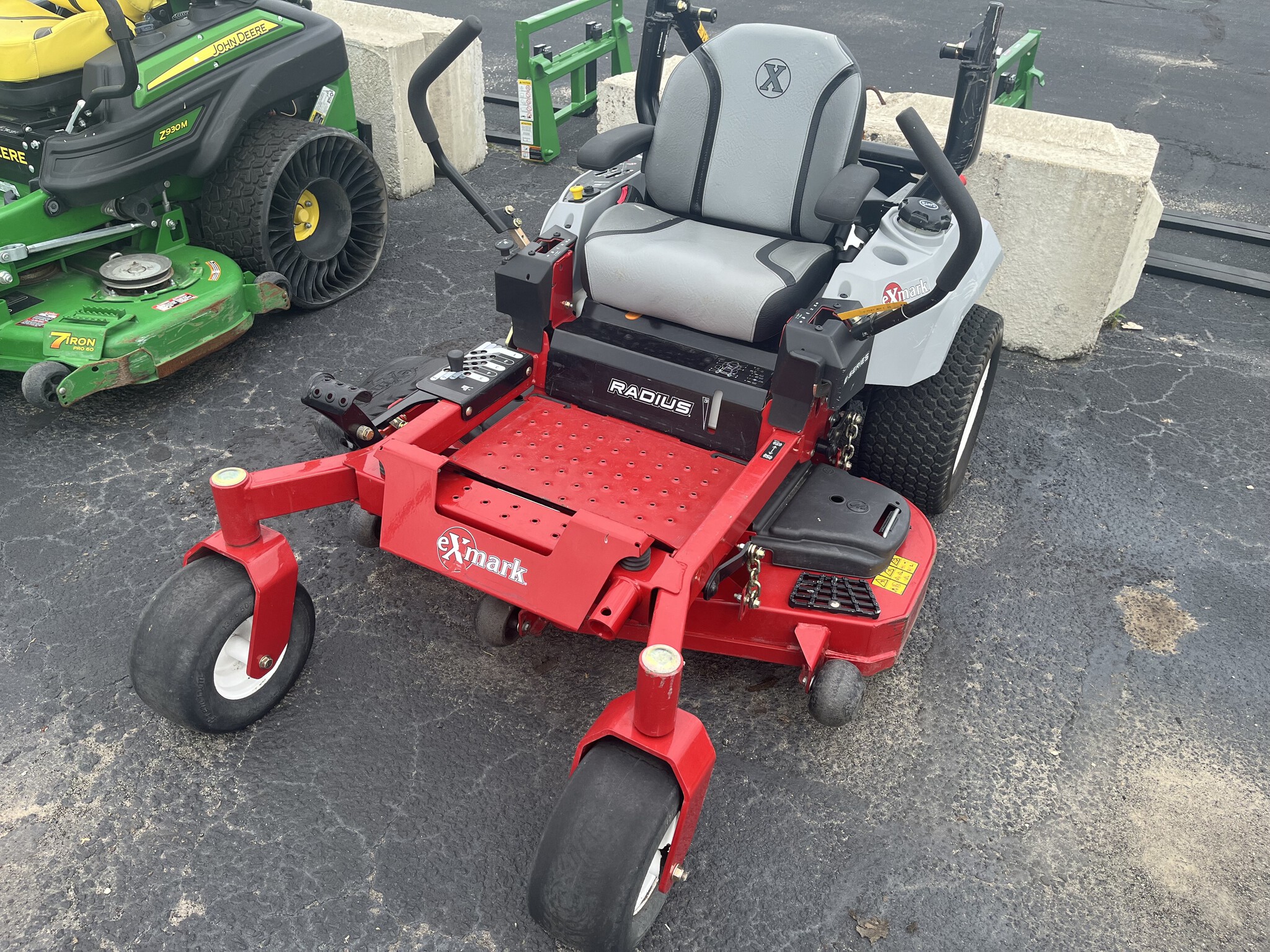 2022 Exmark RZE708GEM Image 2