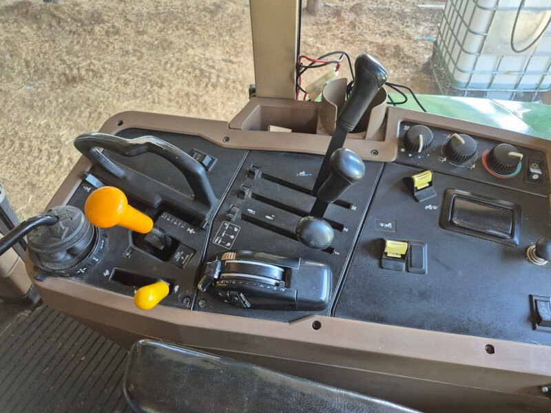 1999 John Deere 7610 Image 7
