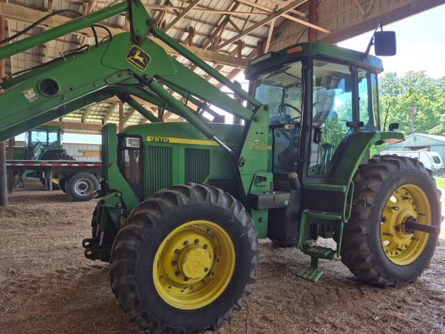 1999 John Deere 7610 Image 2