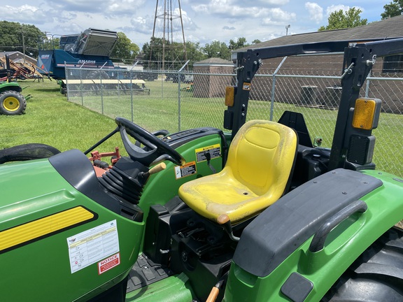 2021 John Deere 4052M Photo 8