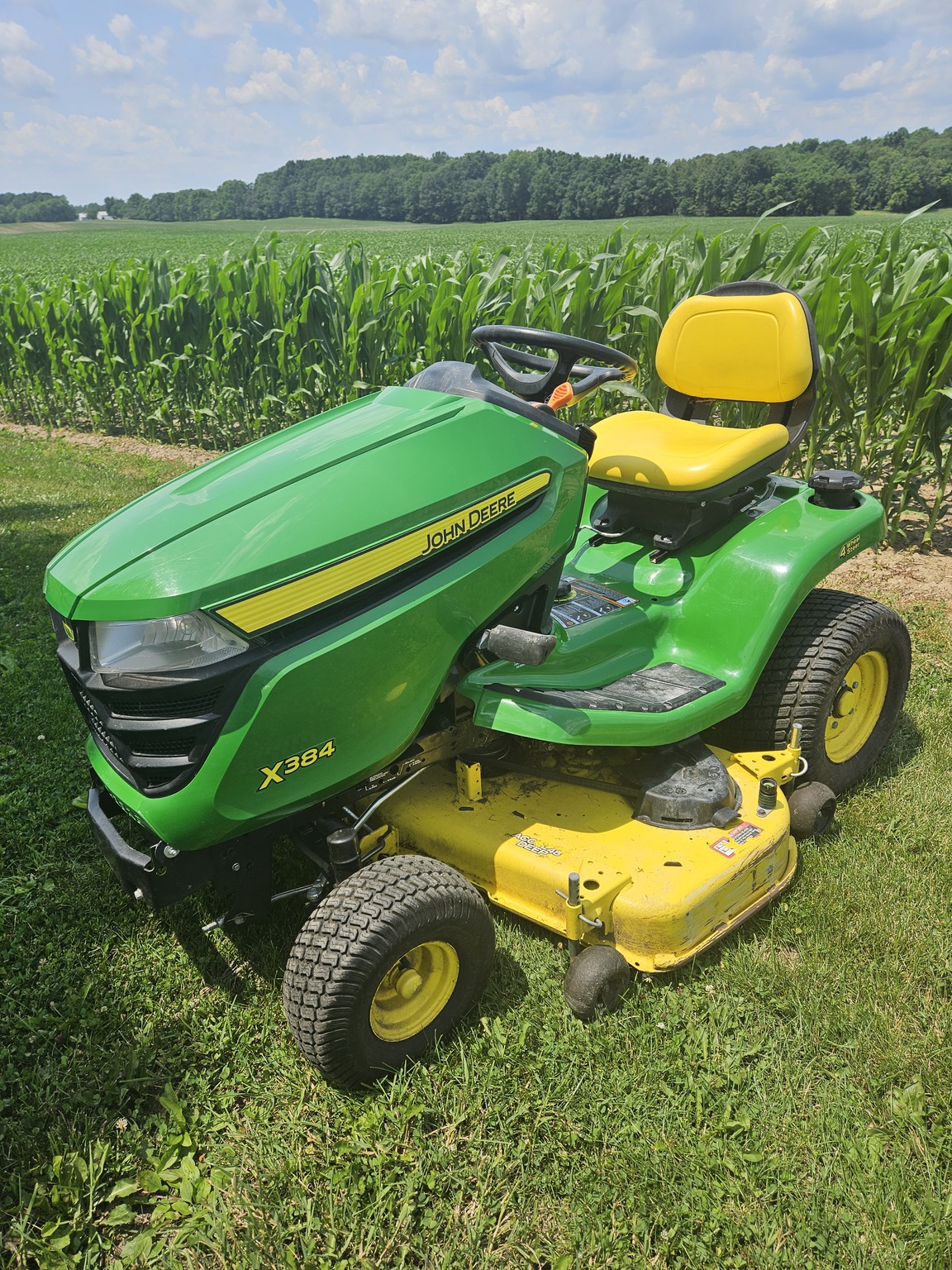 2019 John Deere X384 Image 1