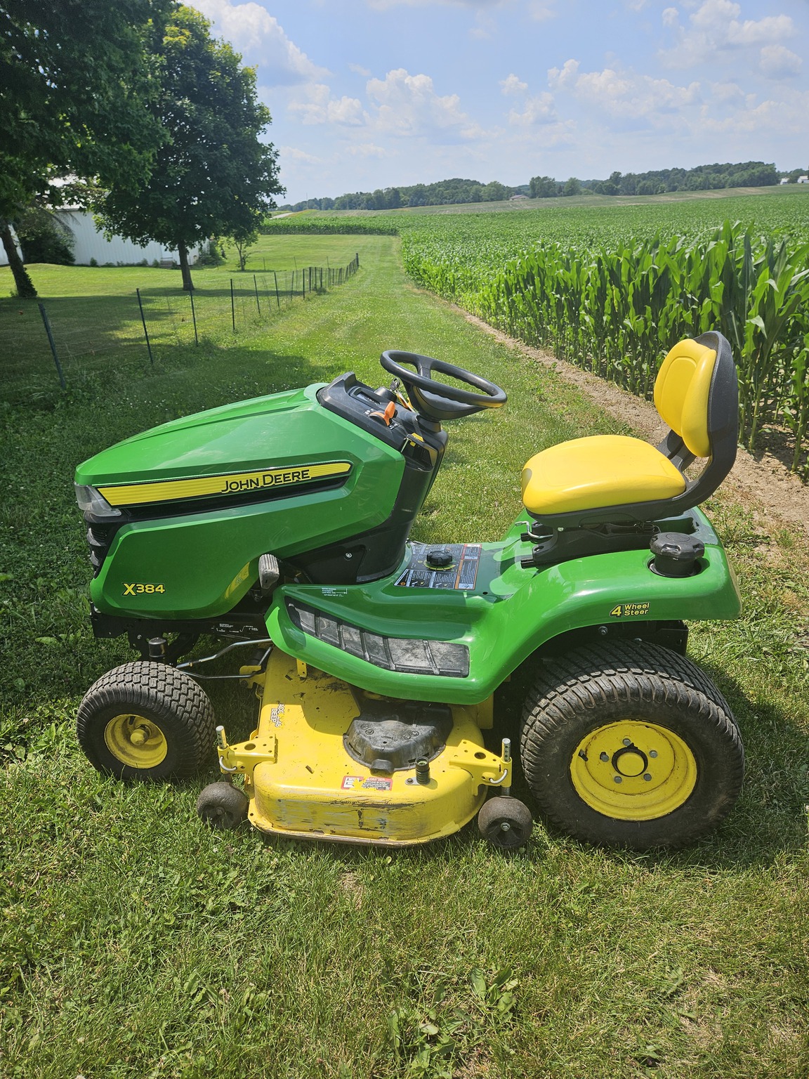 2019 John Deere X384 Image 3