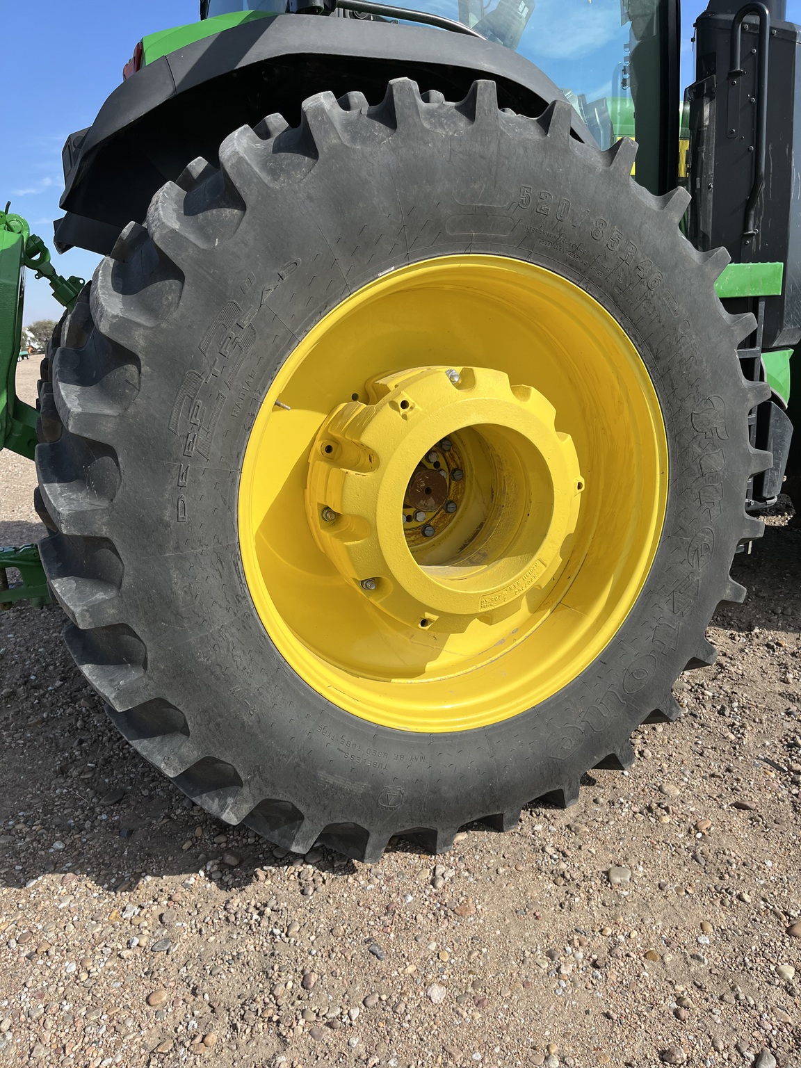 2024 John Deere 8R 370 Image 9