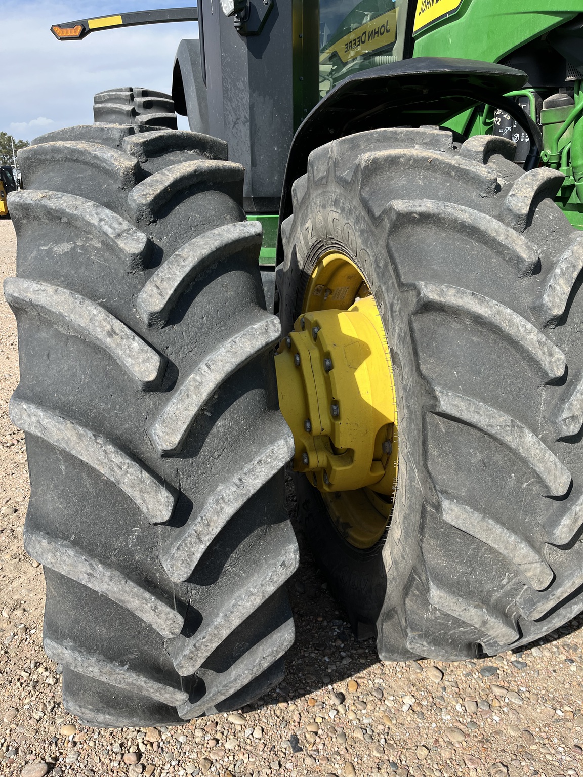 2024 John Deere 8R 370 Image 12