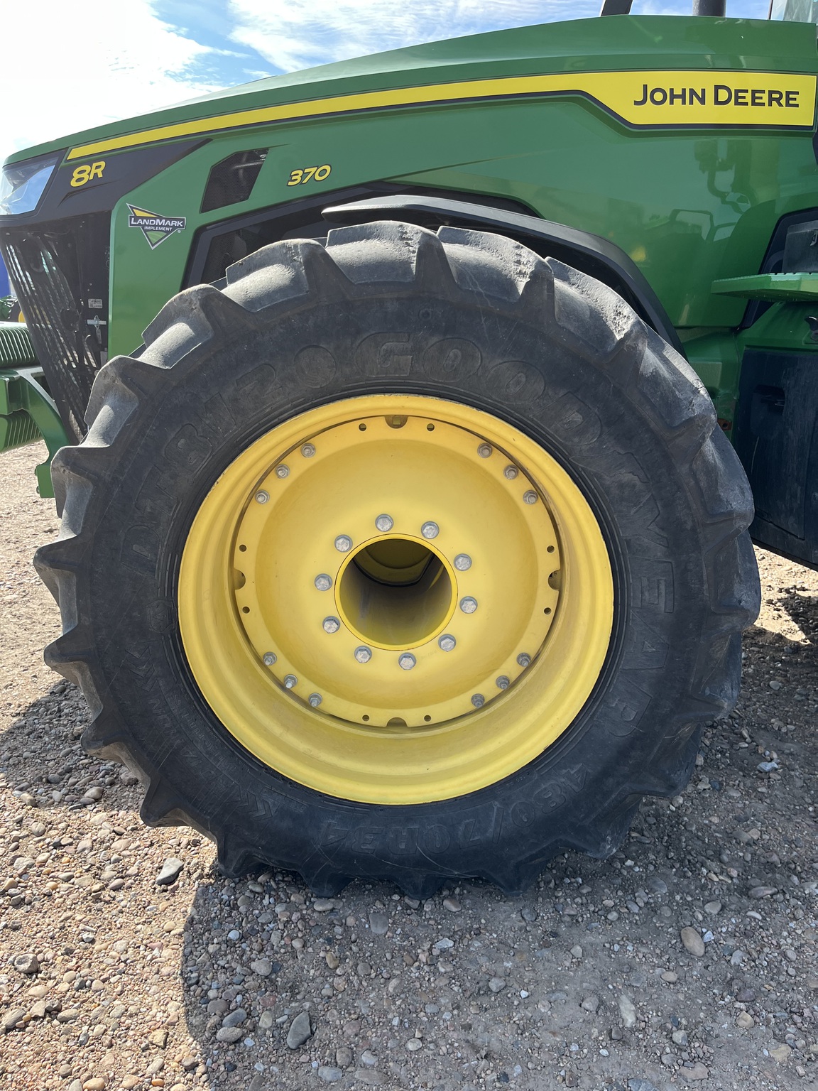 2024 John Deere 8R 370 Image 13