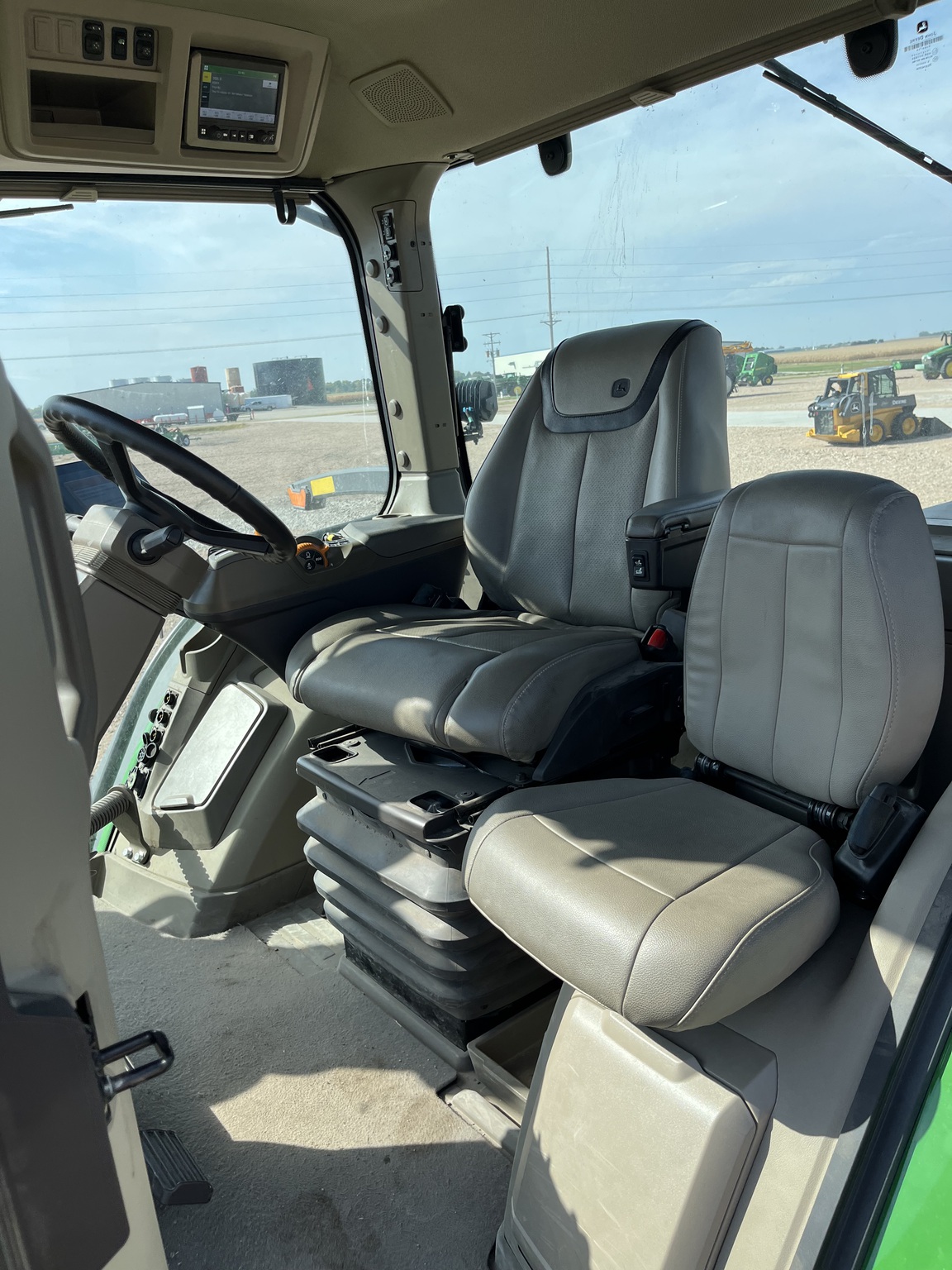 2024 John Deere 8R 370 Image 18