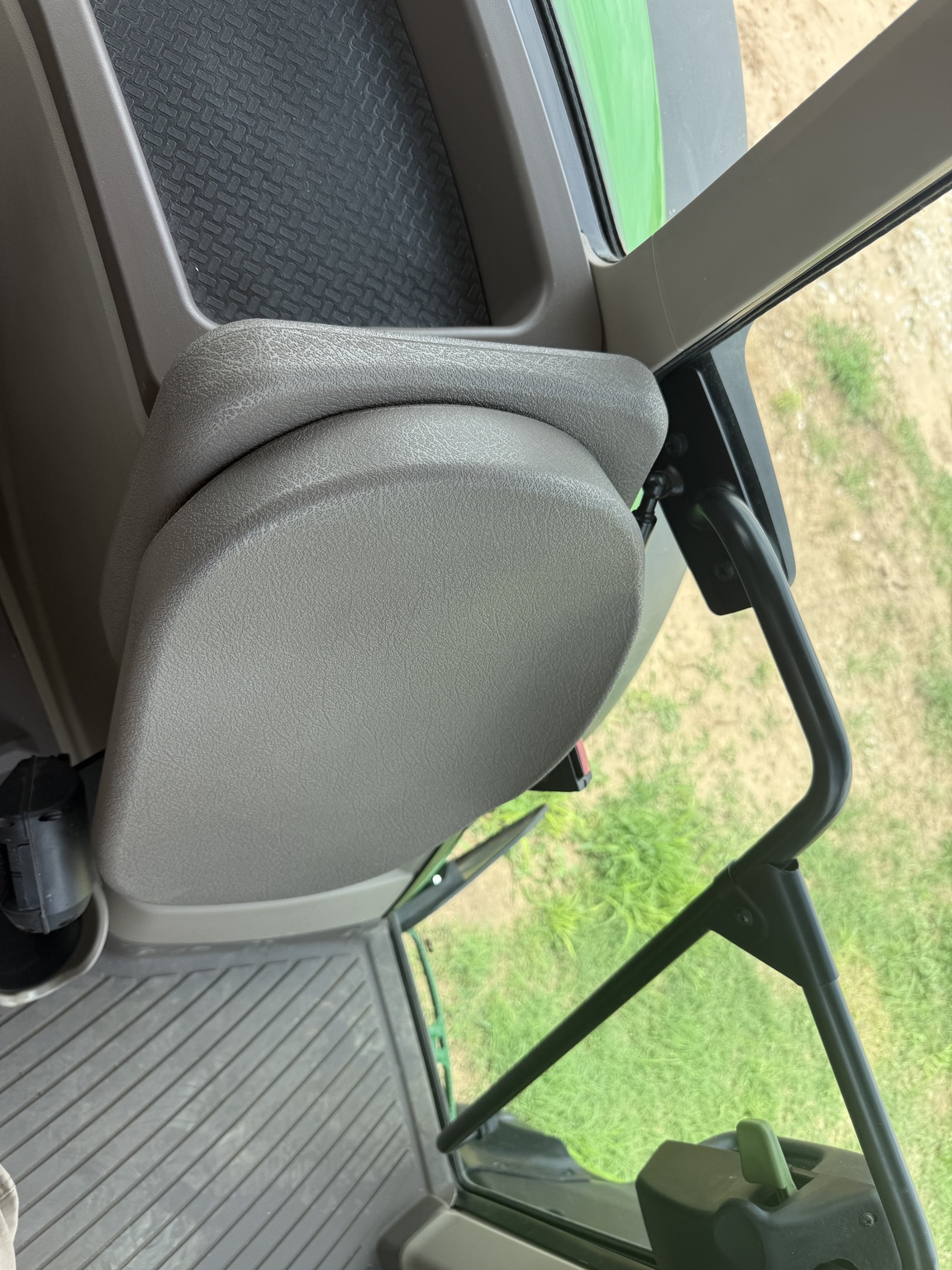2023 John Deere 6130M Image 12
