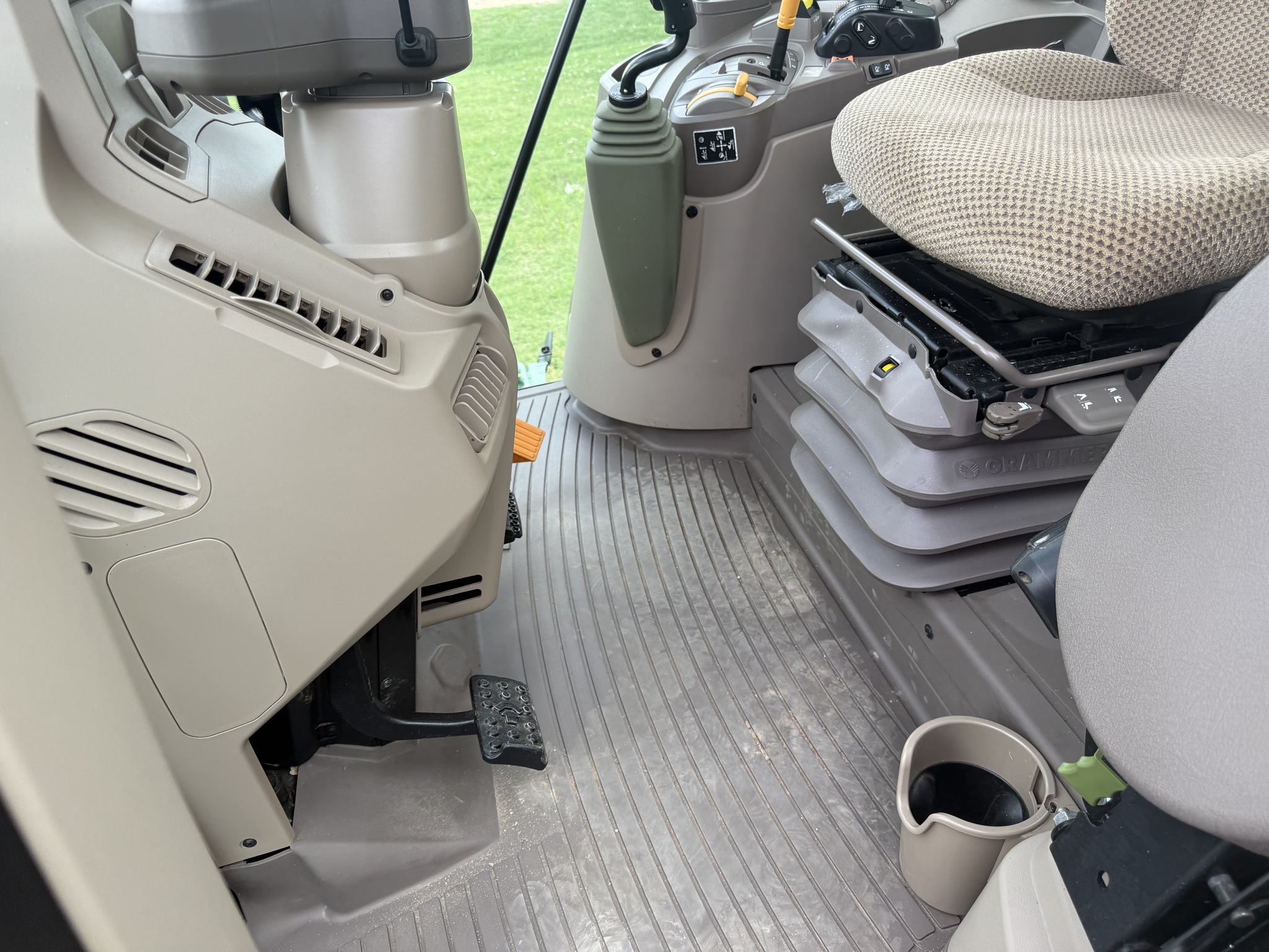 2023 John Deere 6130M Image 16