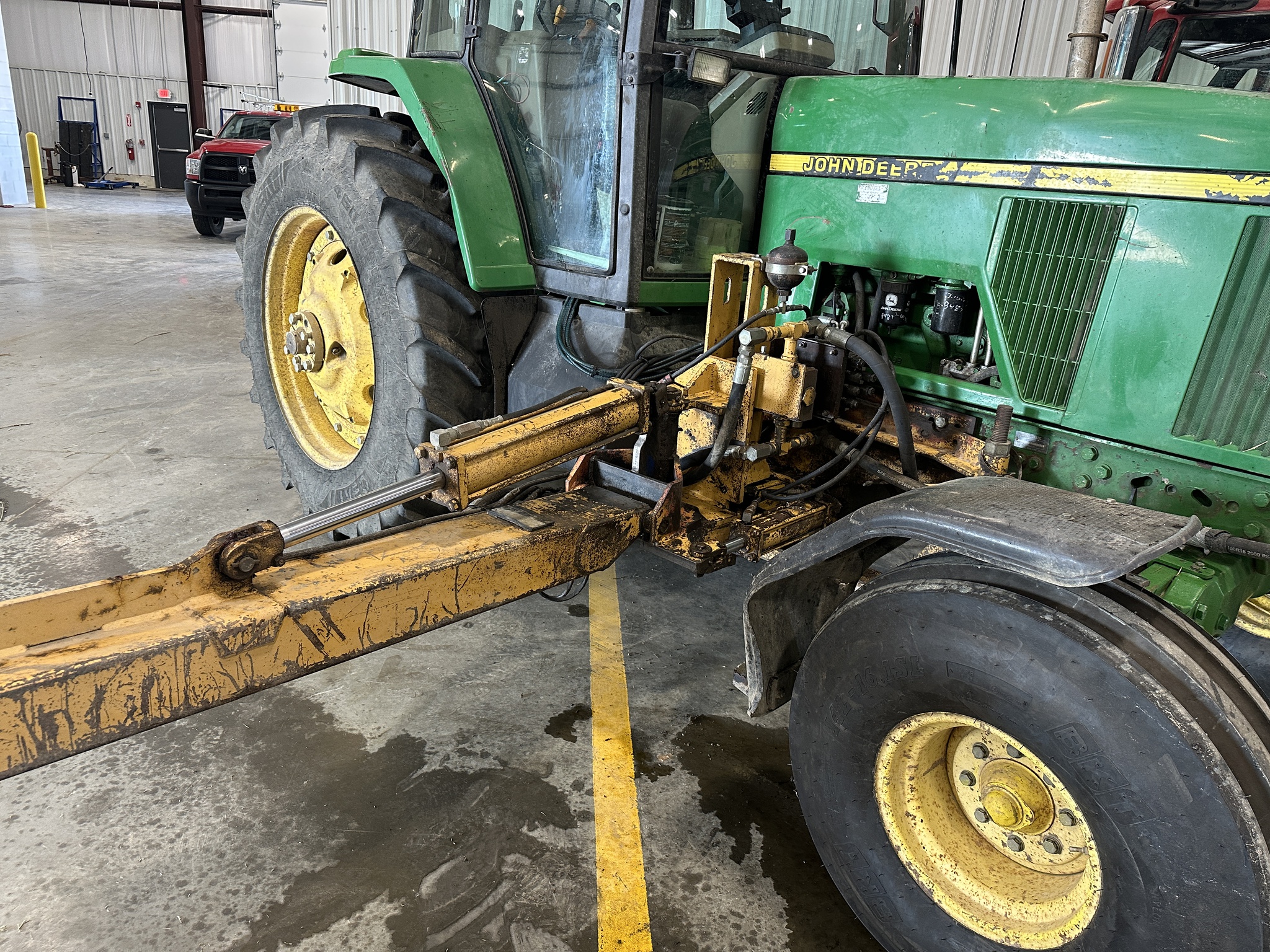 2001 John Deere 7410 Image 3