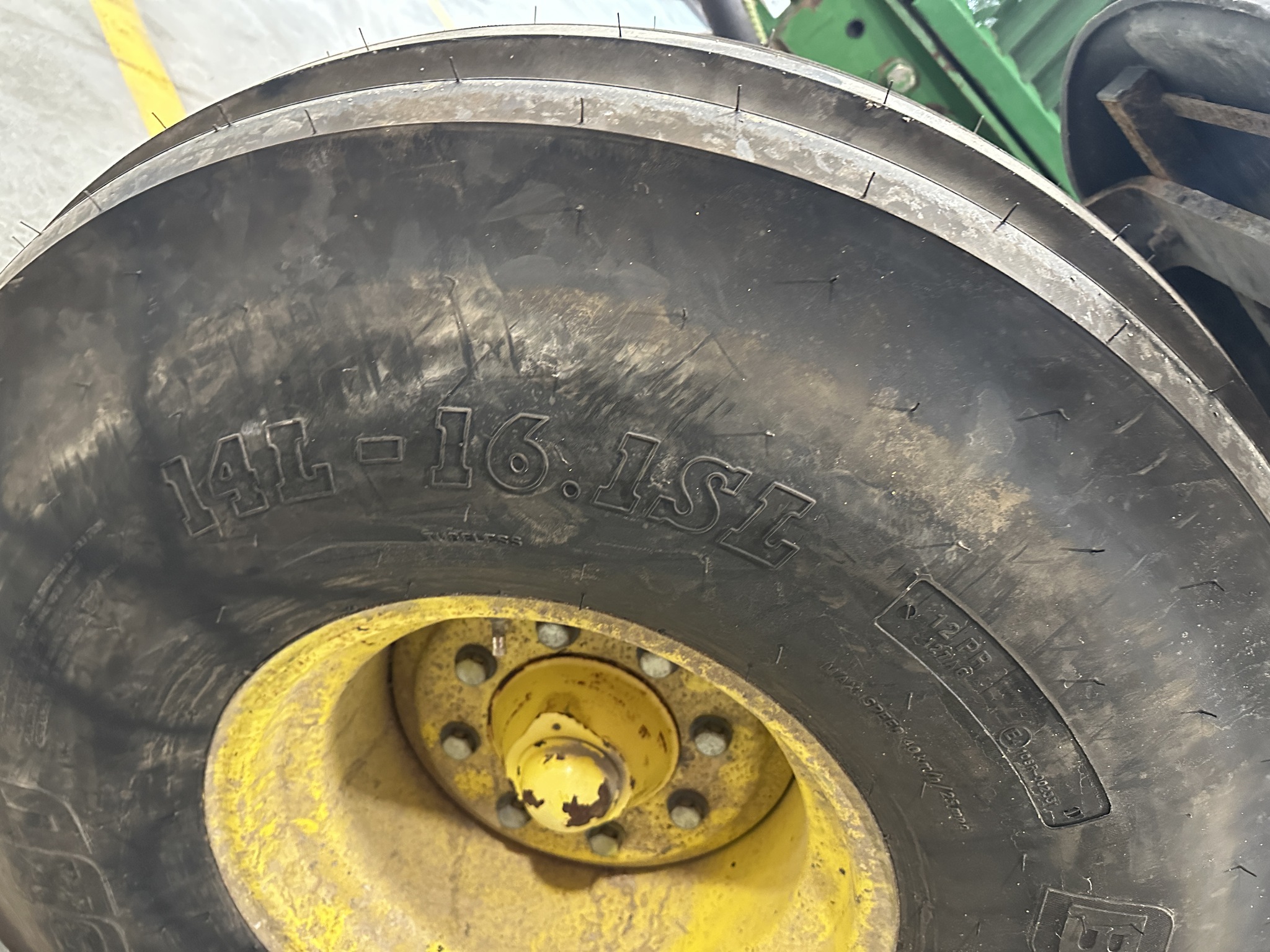 2001 John Deere 7410 Image 8