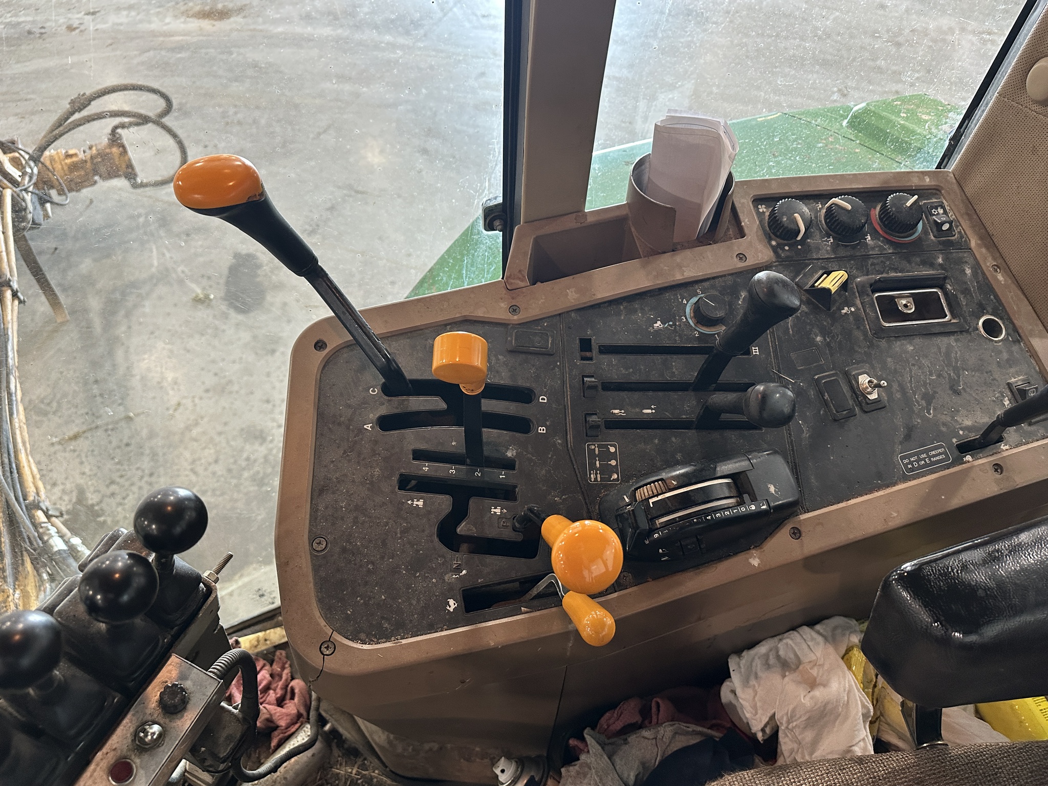 2001 John Deere 7410 Image 19