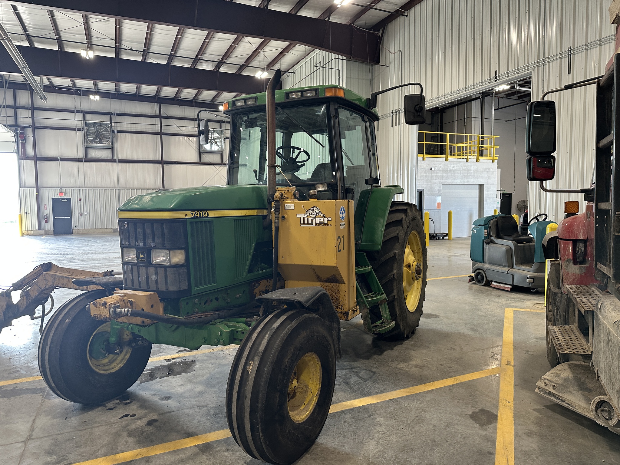 2001 John Deere 7410 Image 7