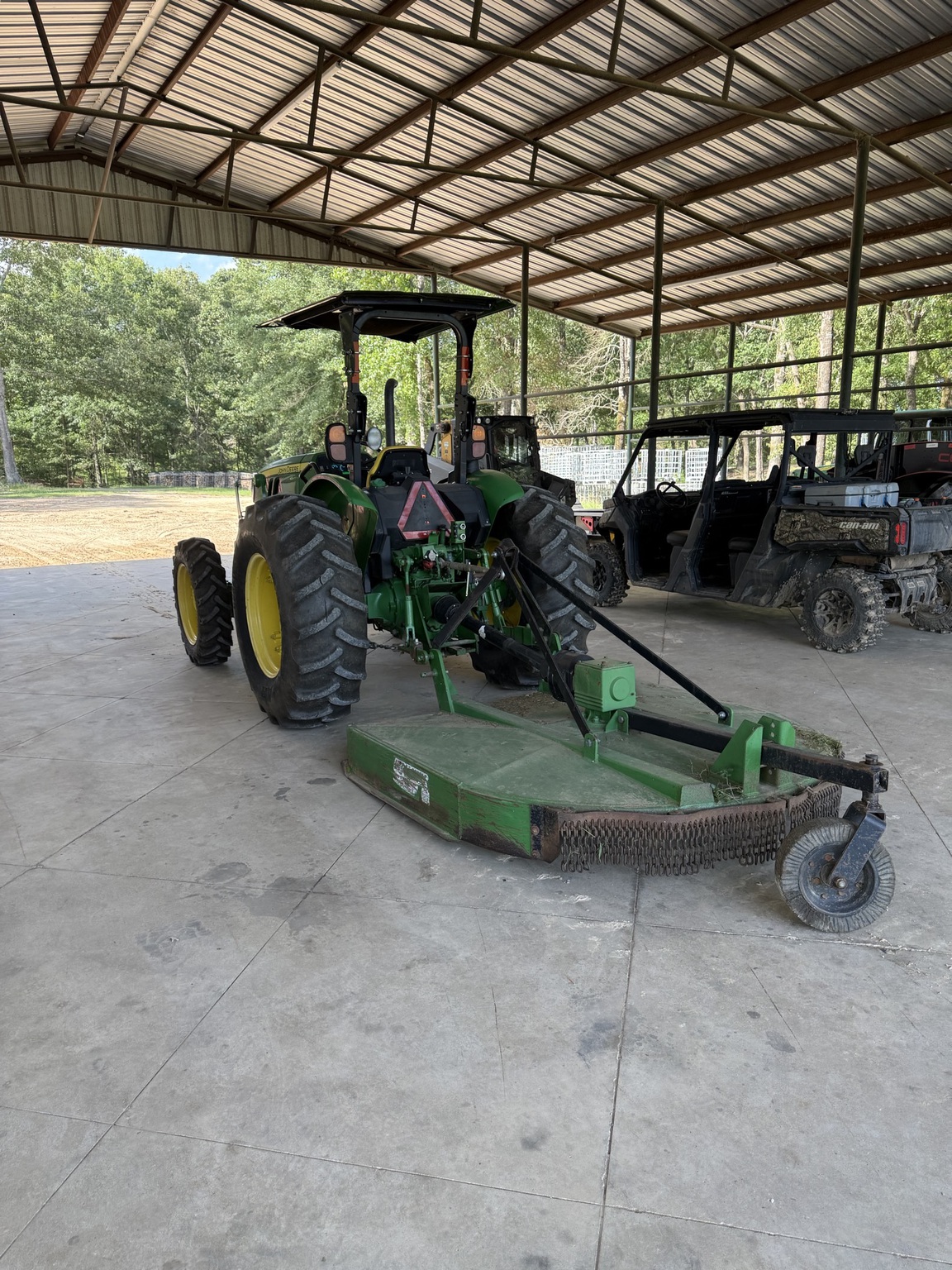 2017 John Deere 5055E Image 4
