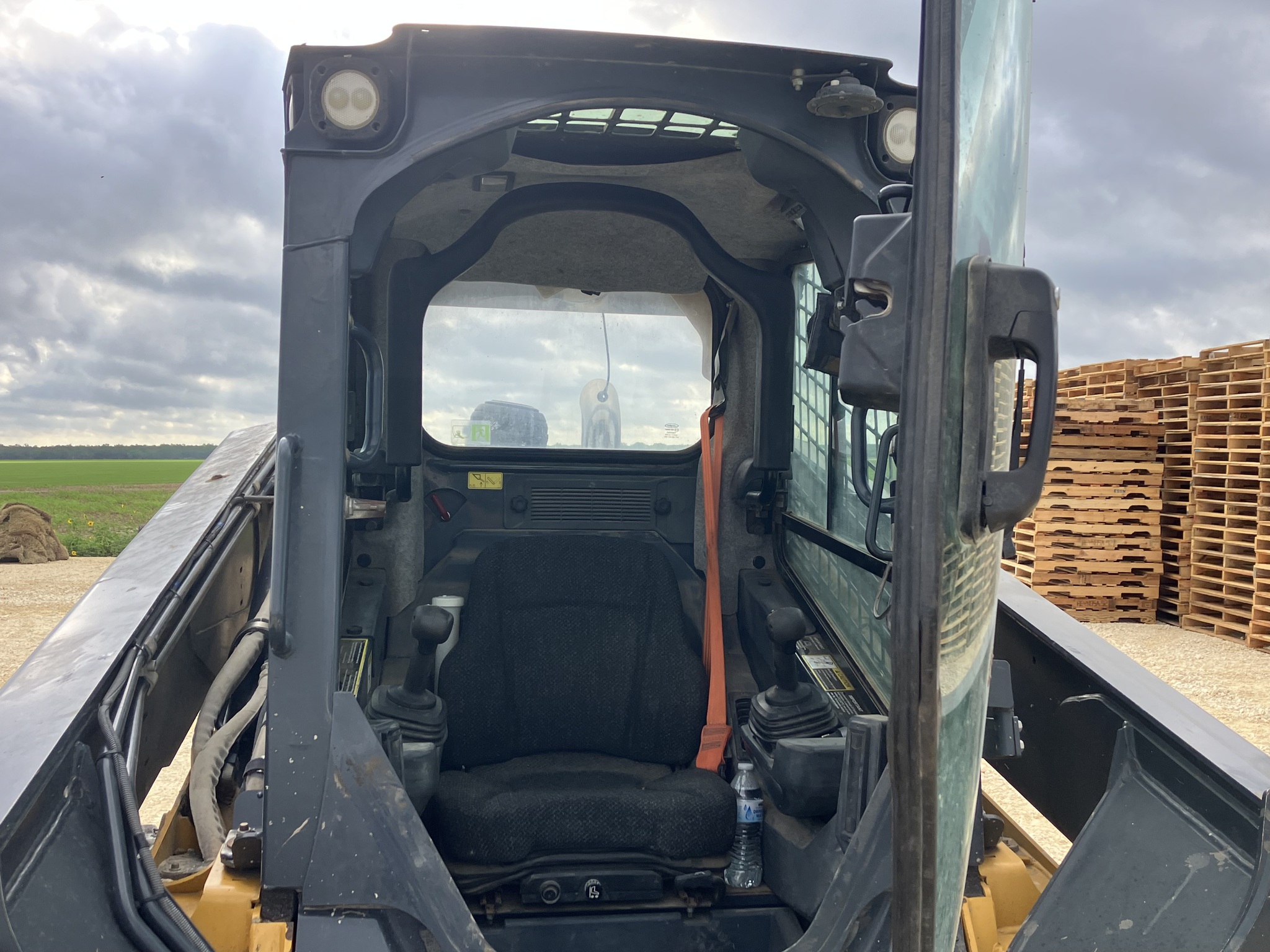 2019 John Deere 333G Image 6