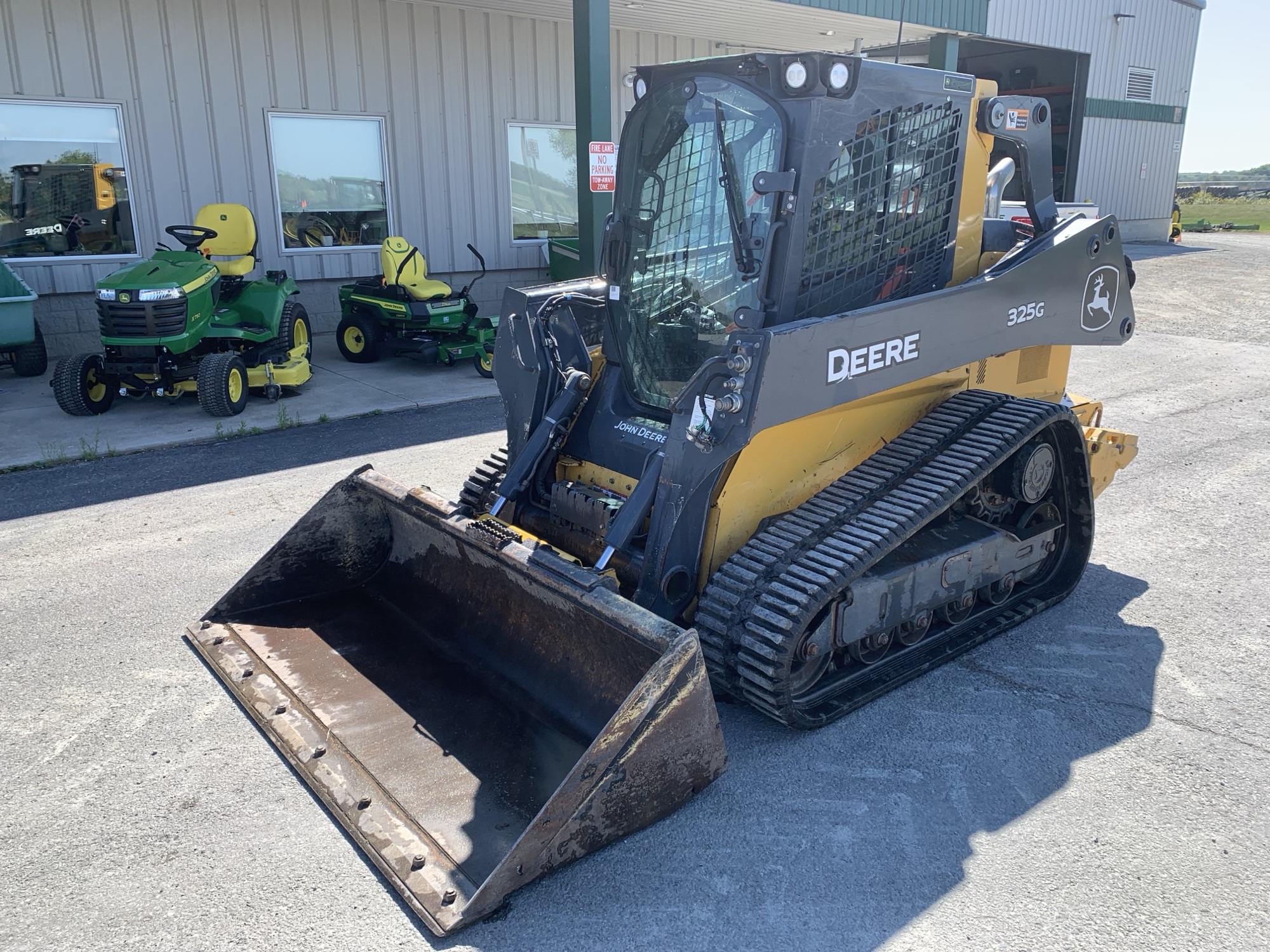 2022 John Deere 325G Image 2