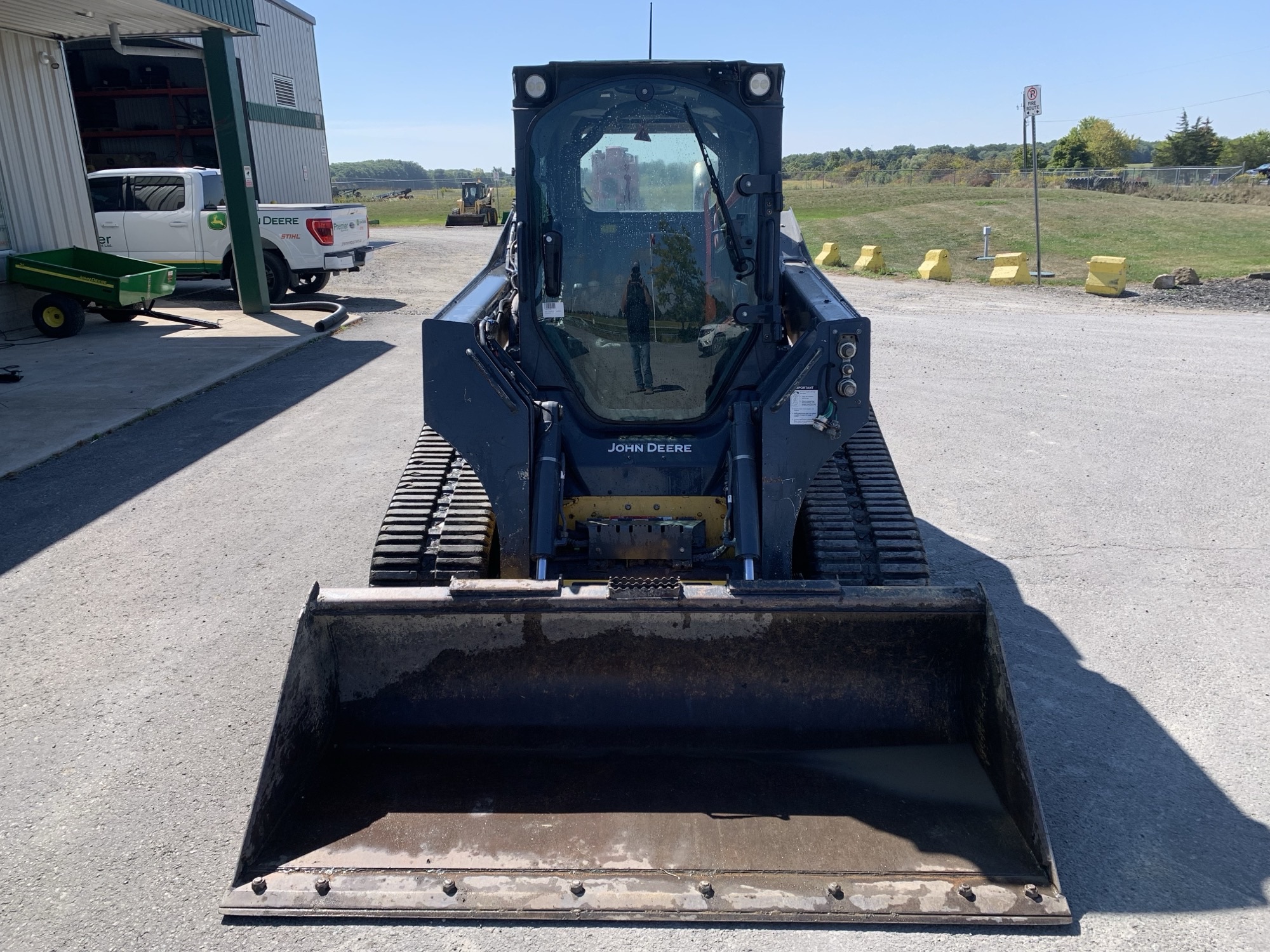 2022 John Deere 325G Image 3