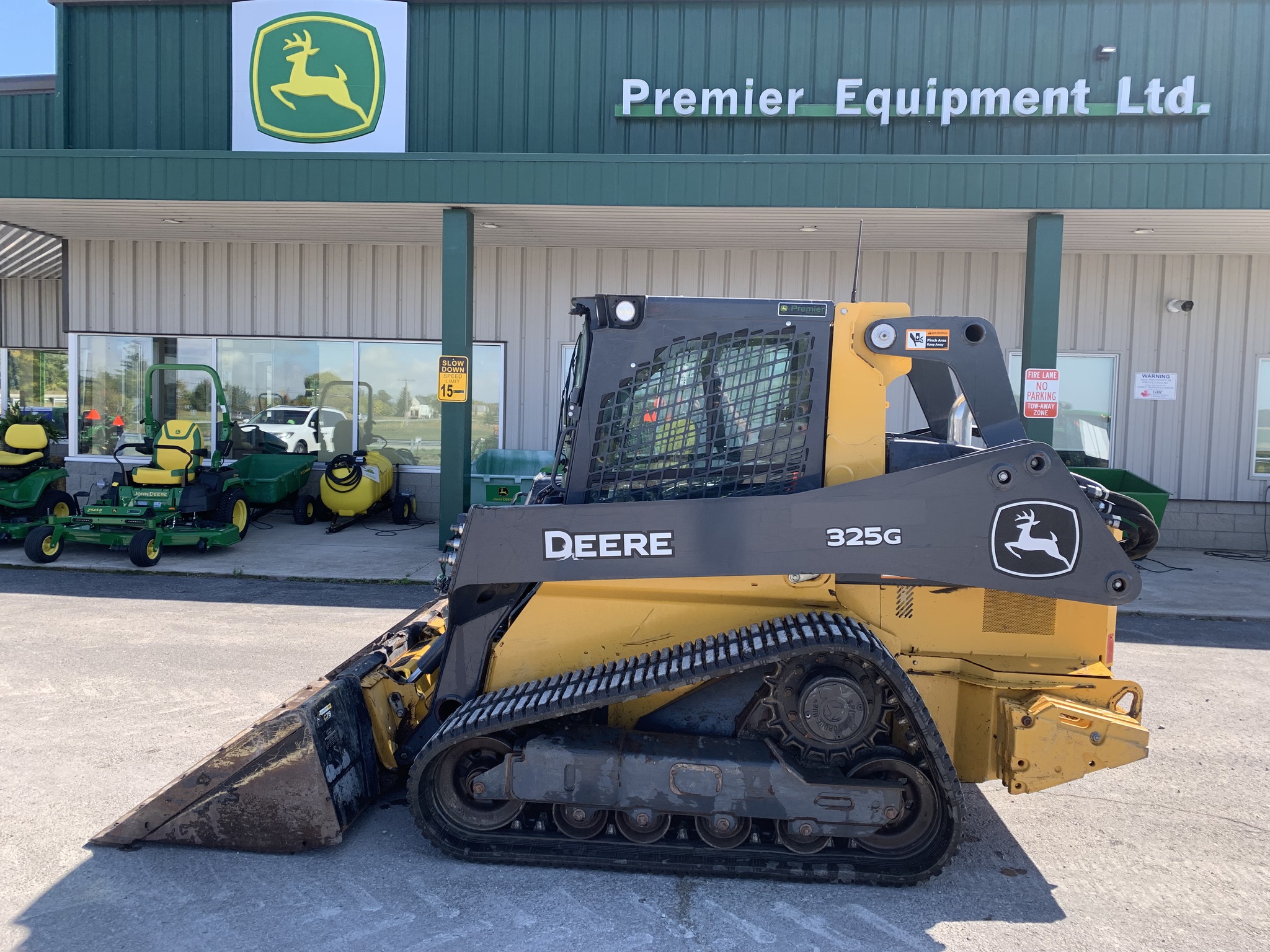 2022 John Deere 325G Image 1