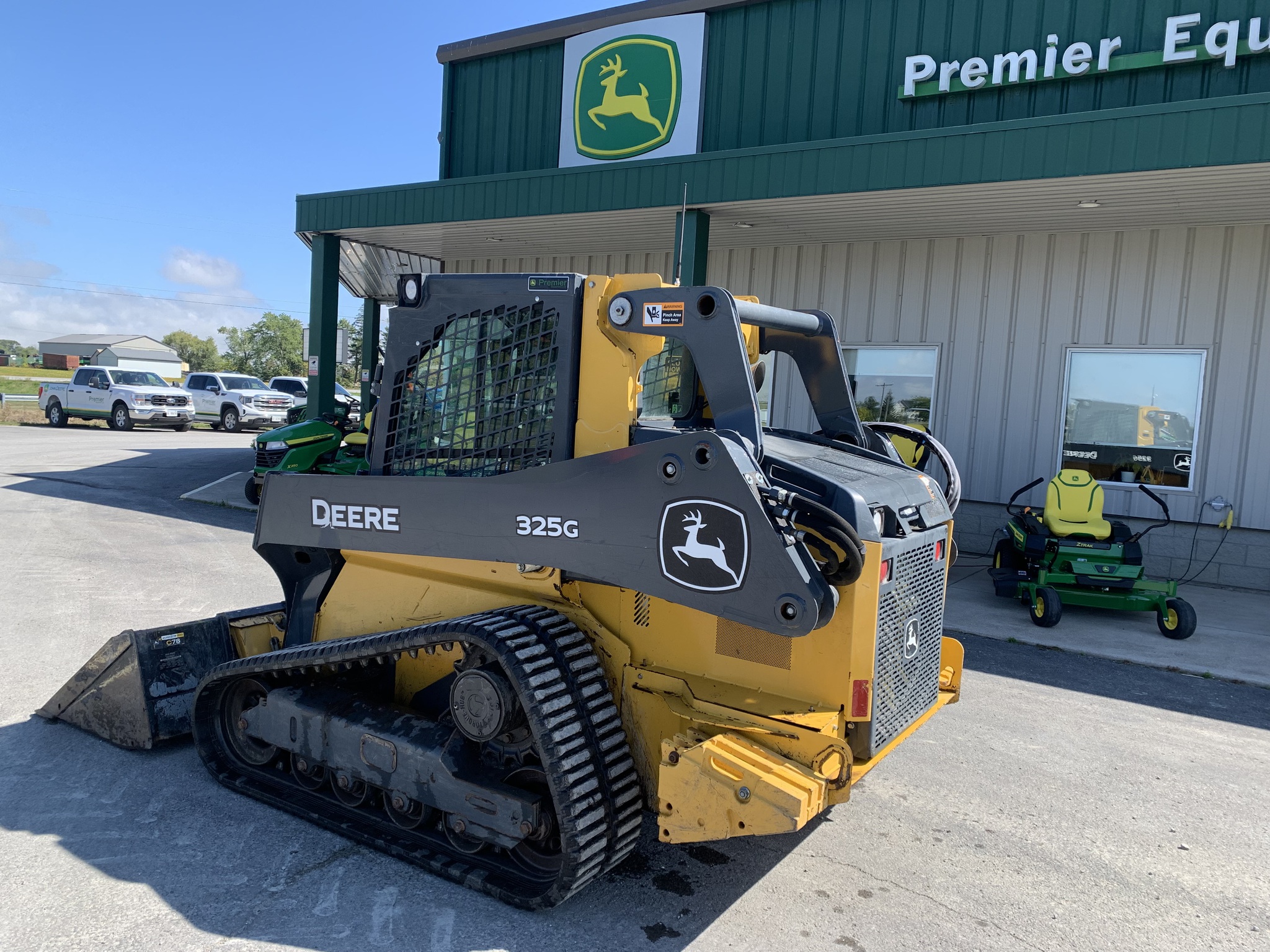 2022 John Deere 325G Image 8