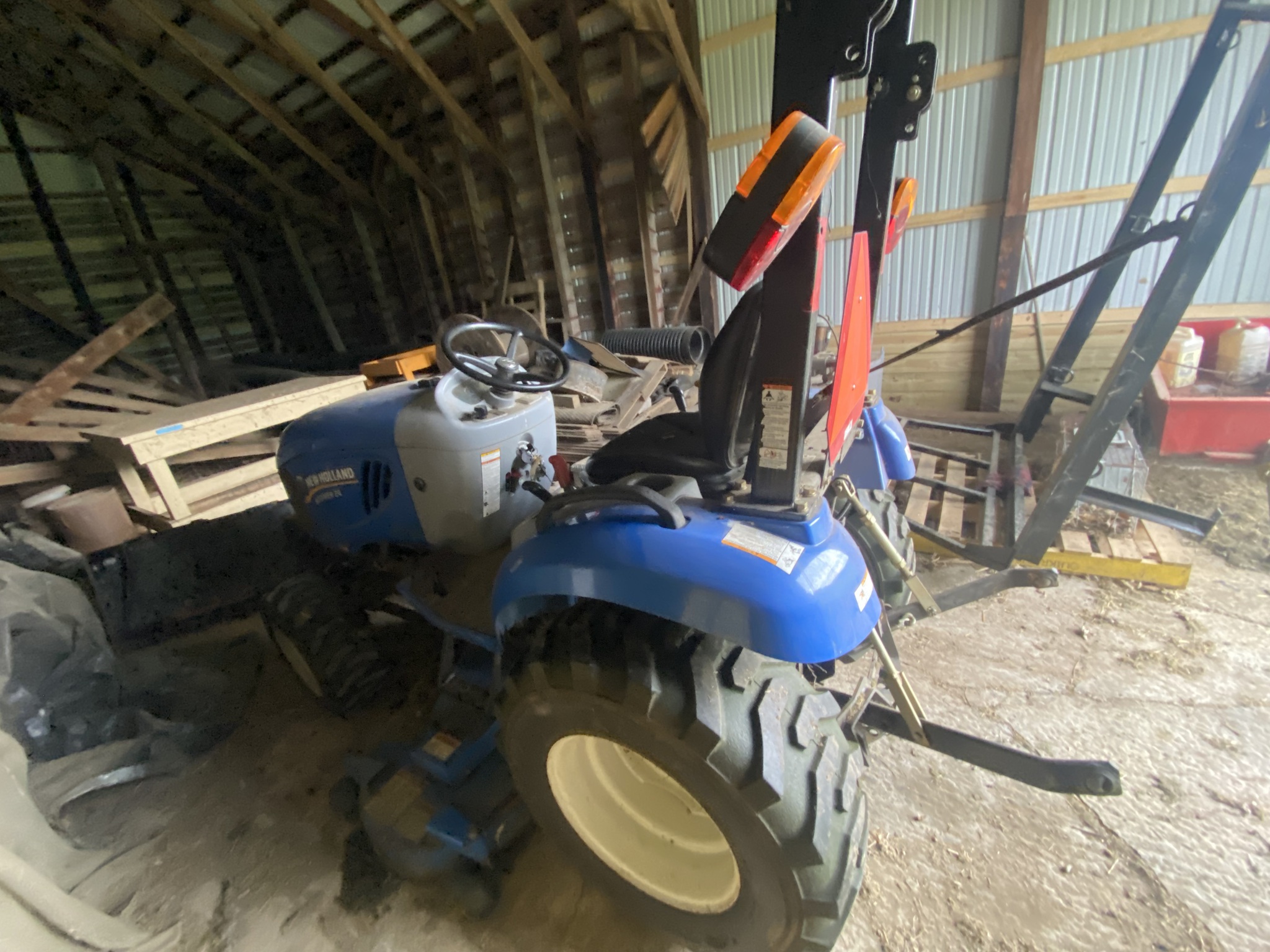 2015 New Holland Boomer 24 Image 2