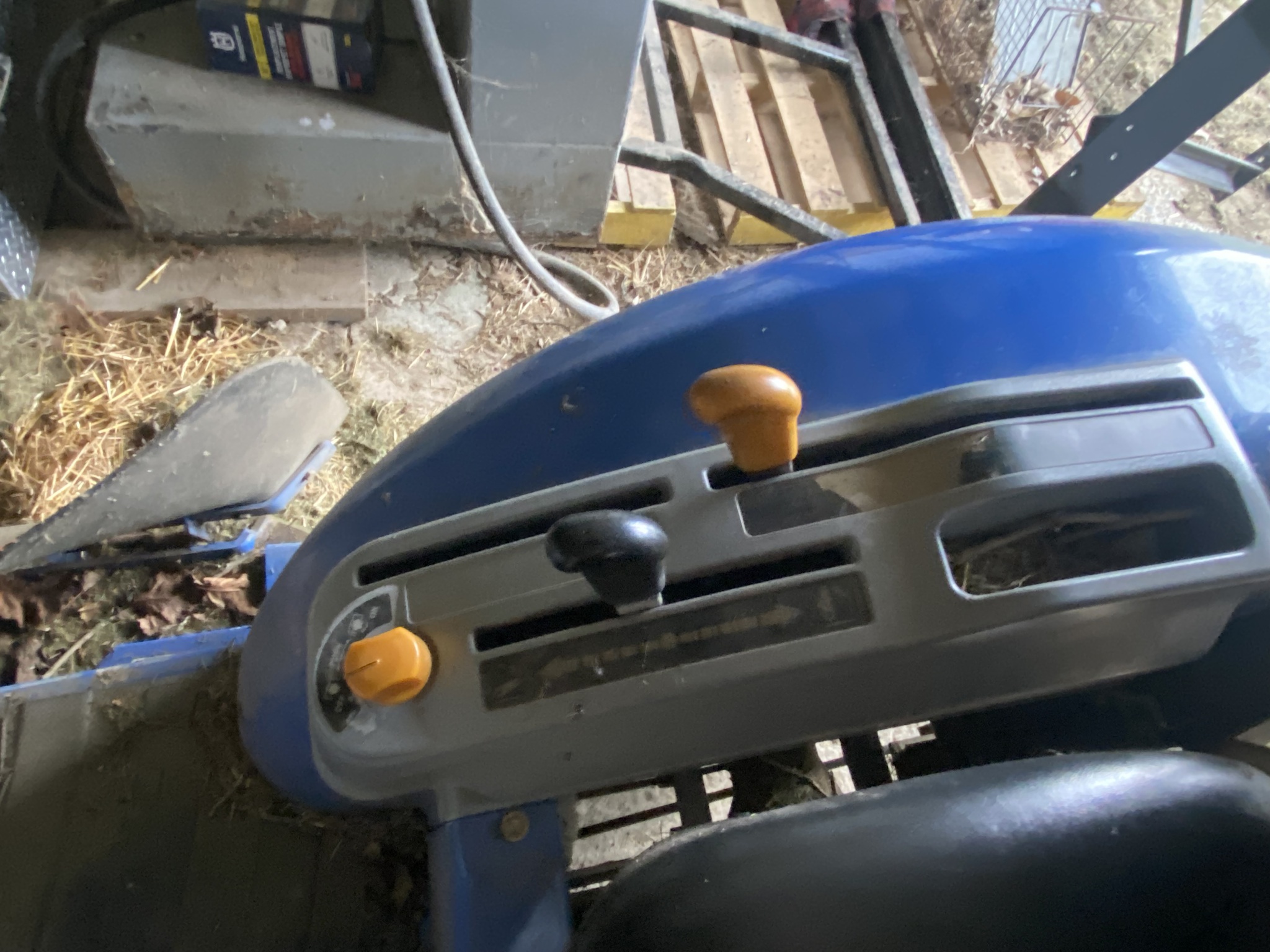 2015 New Holland Boomer 24 Image 8