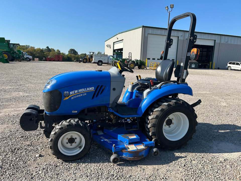 2015 New Holland Boomer 24 Image 2