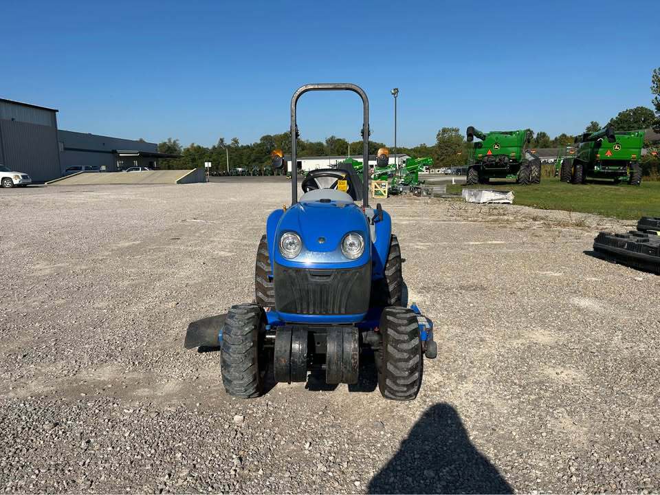 2015 New Holland Boomer 24 Image 3