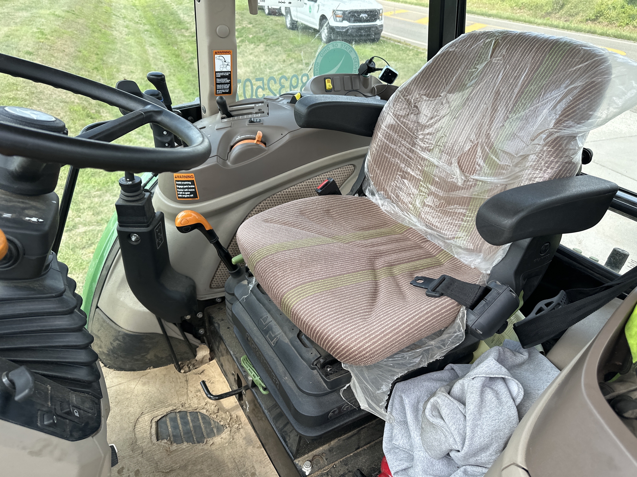 2023 John Deere 6120E Image 24
