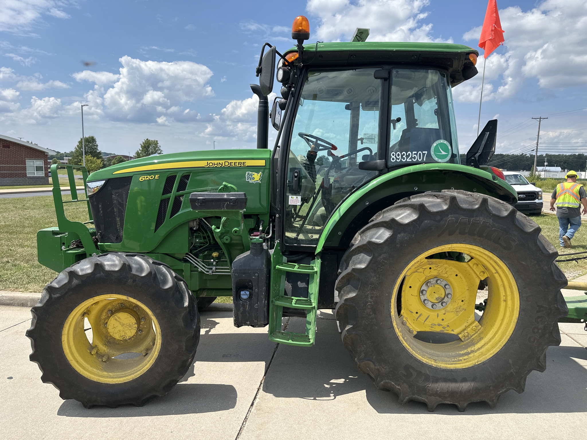 2023 John Deere 6120E Image 2