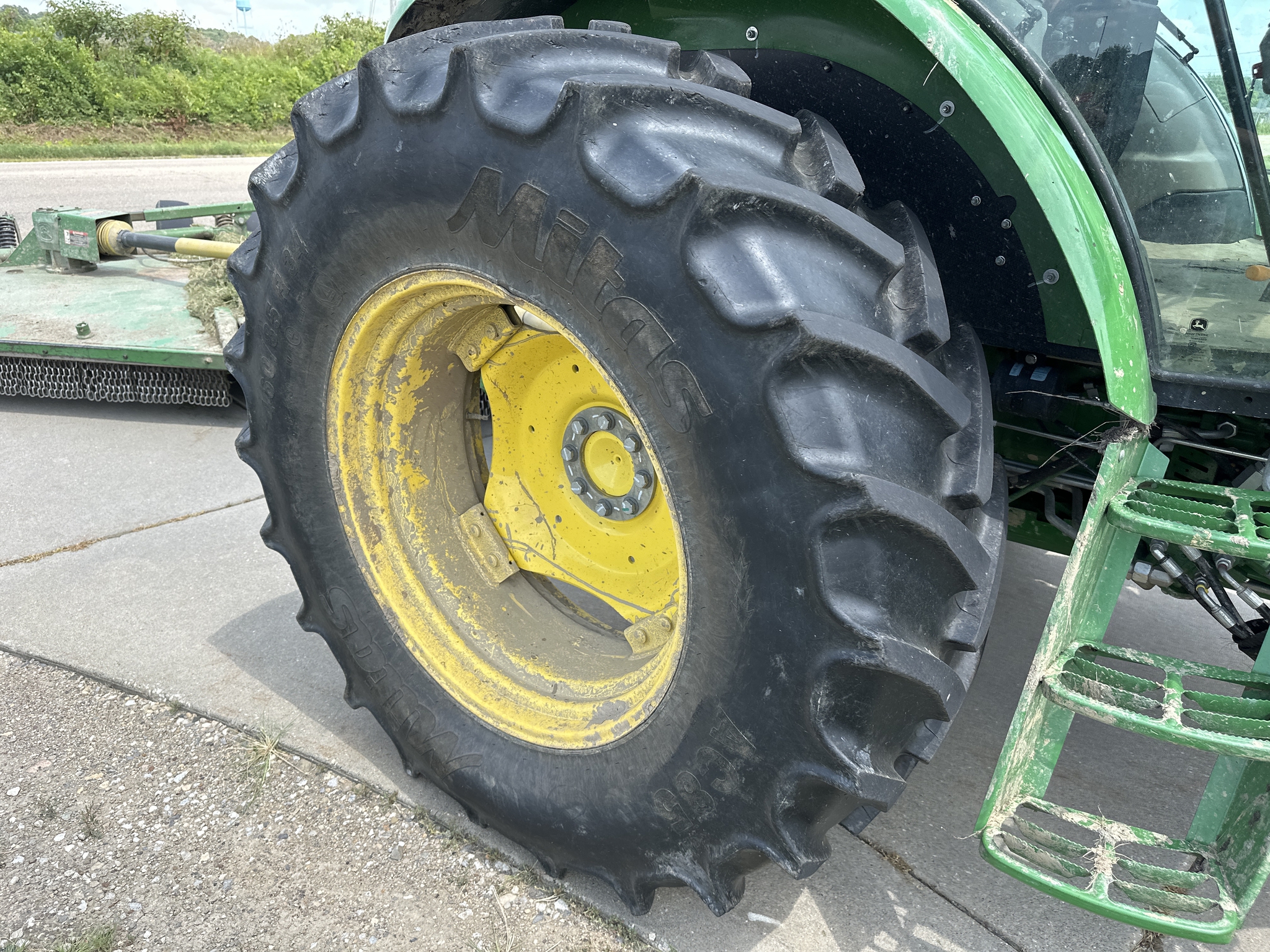 2023 John Deere 6120E Image 10
