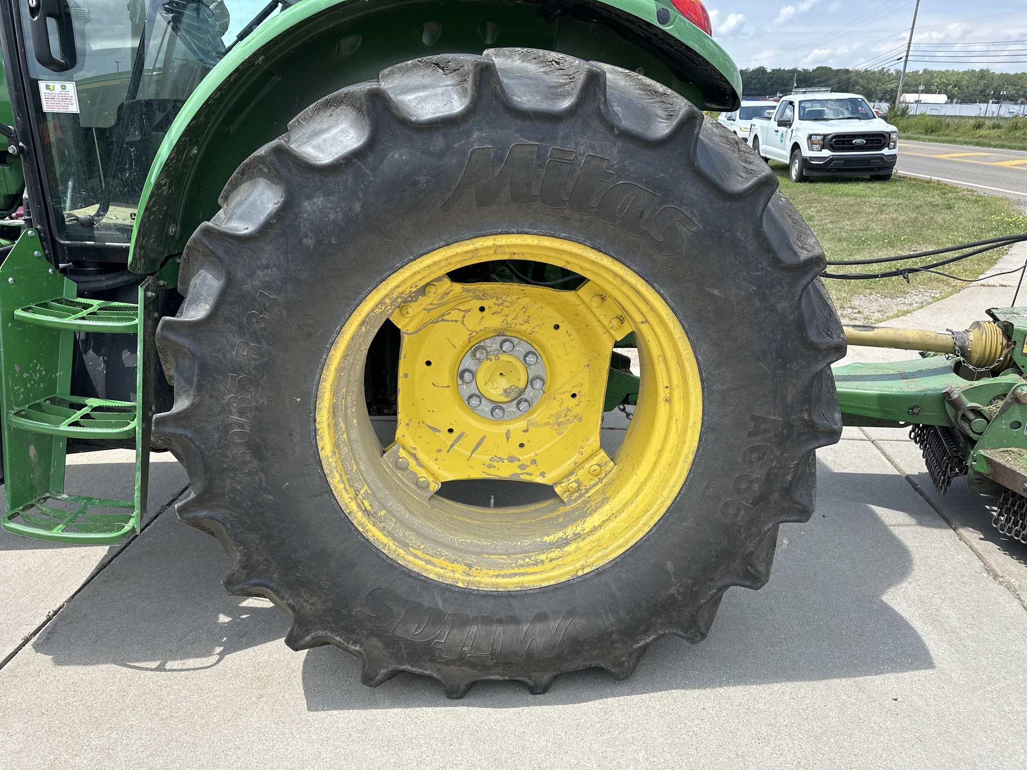 2023 John Deere 6120E Image 13