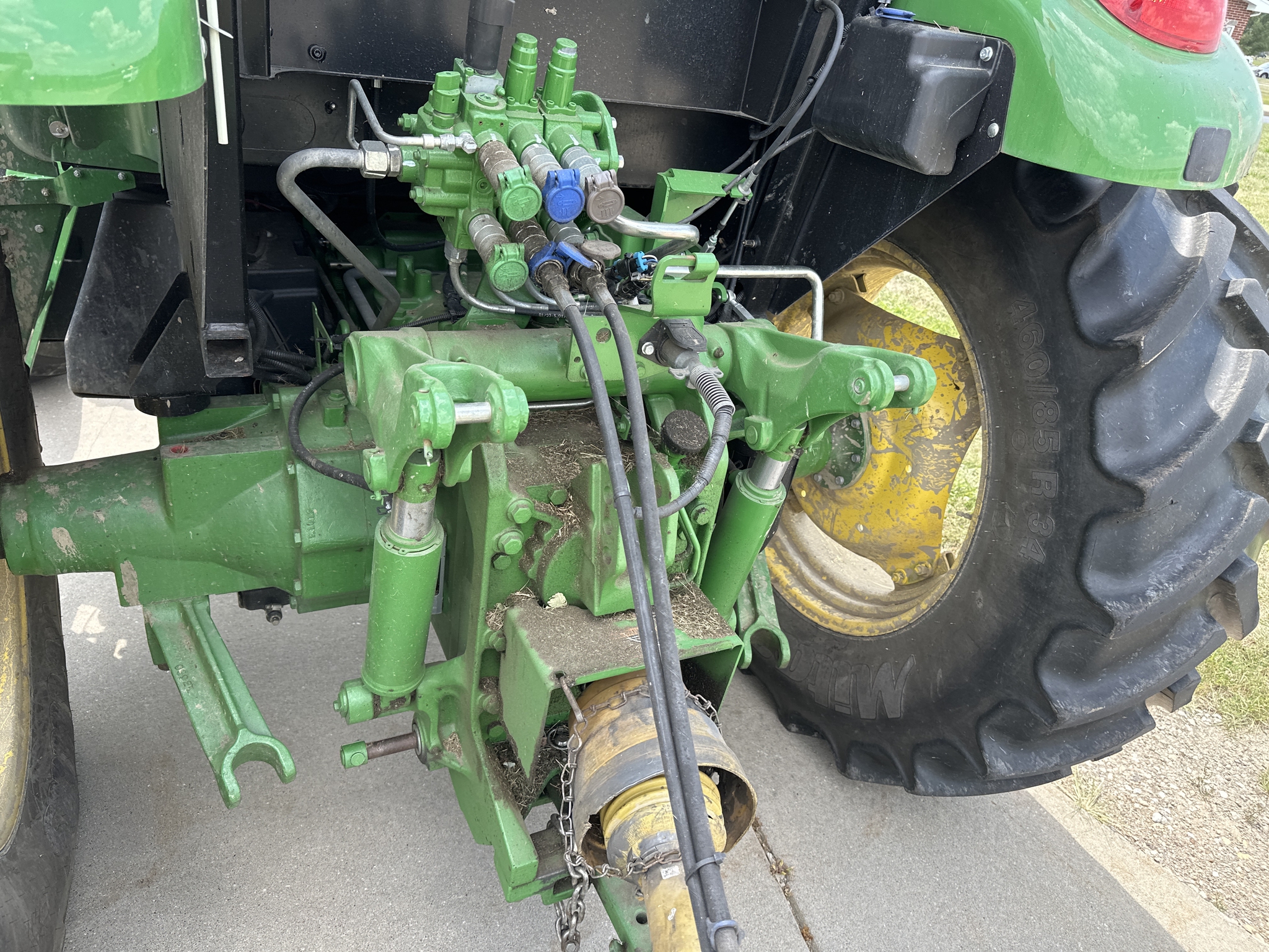 2023 John Deere 6120E Image 19